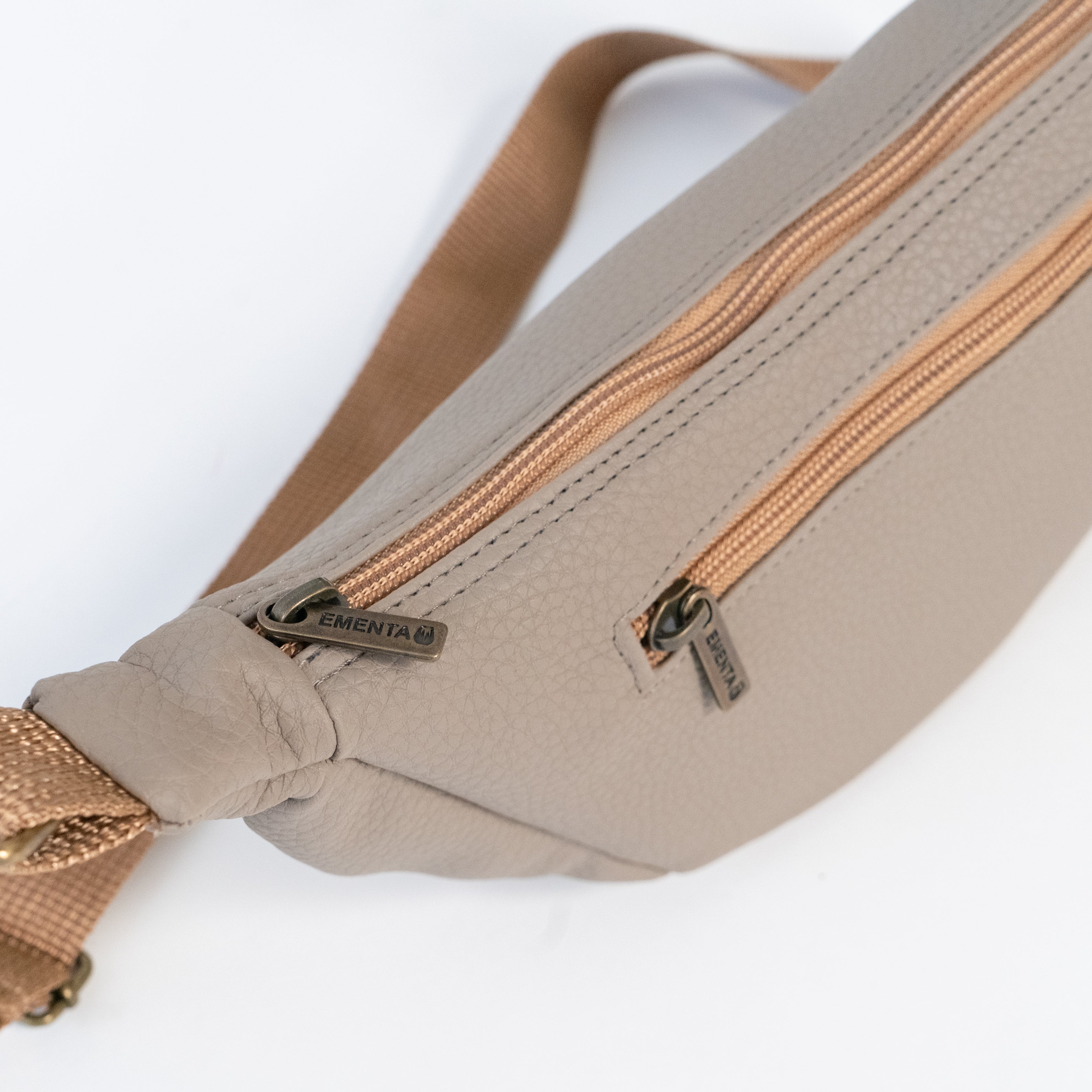 Fiuza Ikon Napa Shoulder Bag