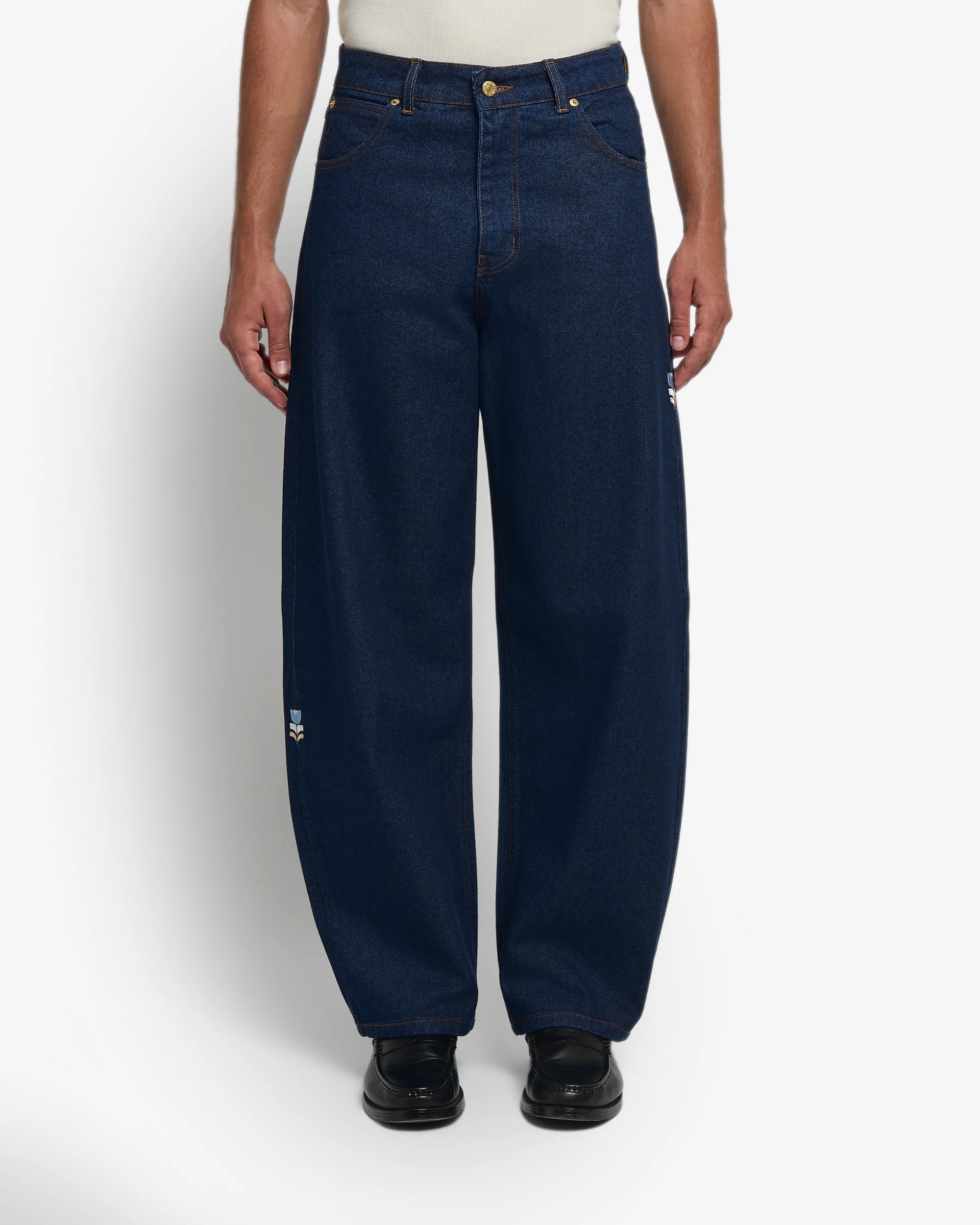 Denim jeans from the Flourish collection, designed for a comfortable, flattering fit while remaining versatile enough to suit anyone.
Raw cotton denim with a structured feel.
Loofa is our baggy fit for women, featuring a loose, wide cut with extra space through the hips and legs for a casual, oversized style that anyone can wear.
Five-pocket construction with contrast stitching, metal rivets and embroidered Tulipa details.
Raw blue denim finished with contrast stitching and matching embroidery.
Made in Port