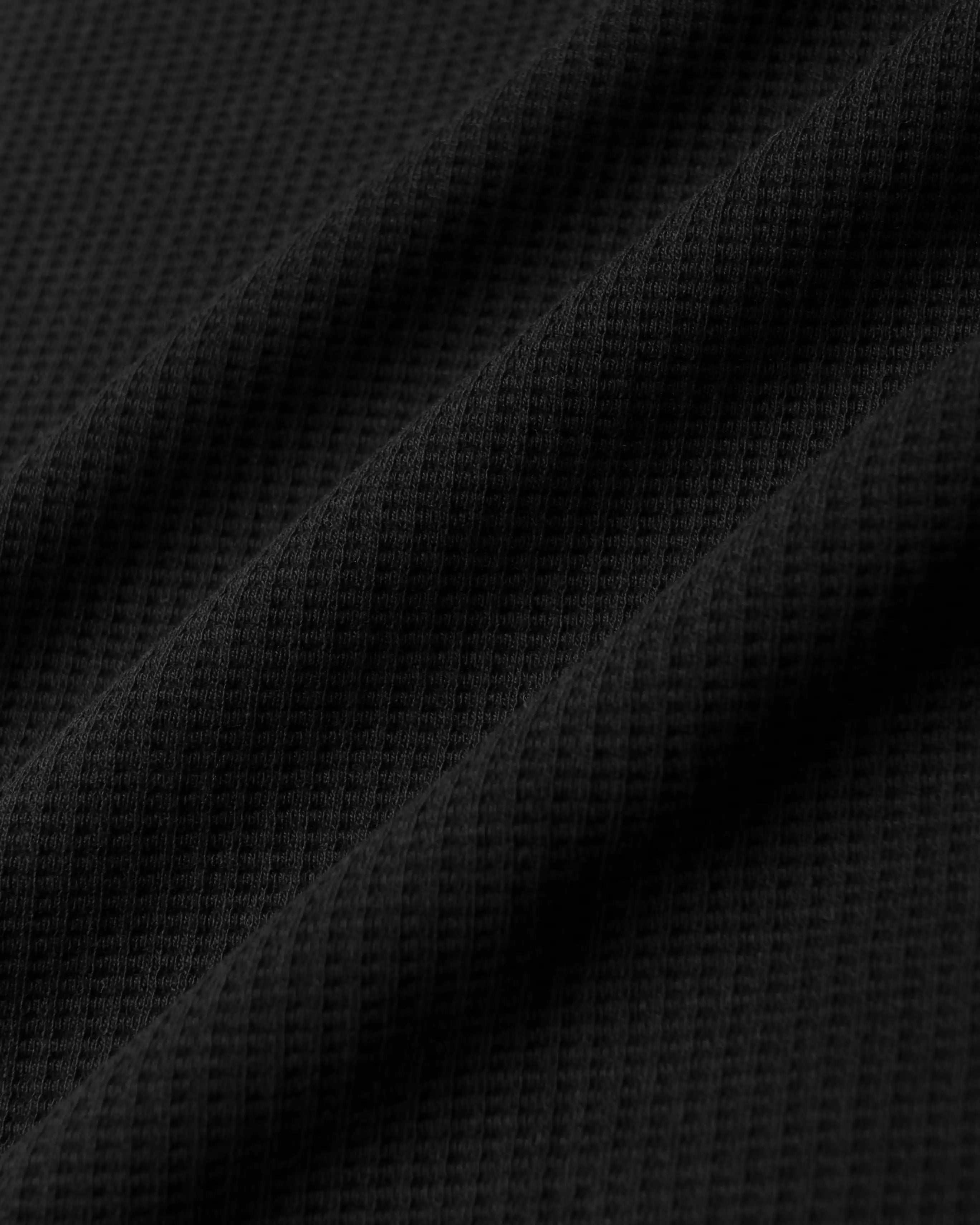 Ementa Polo Shirt
Waffle knit texture for enhanced breathability and structure
Ikon logo patch on the chest
Button-up front with four tonal buttons
Ribbed collar and sleeves
100% cotton
Regular fit
Unisex
Made in Portugal