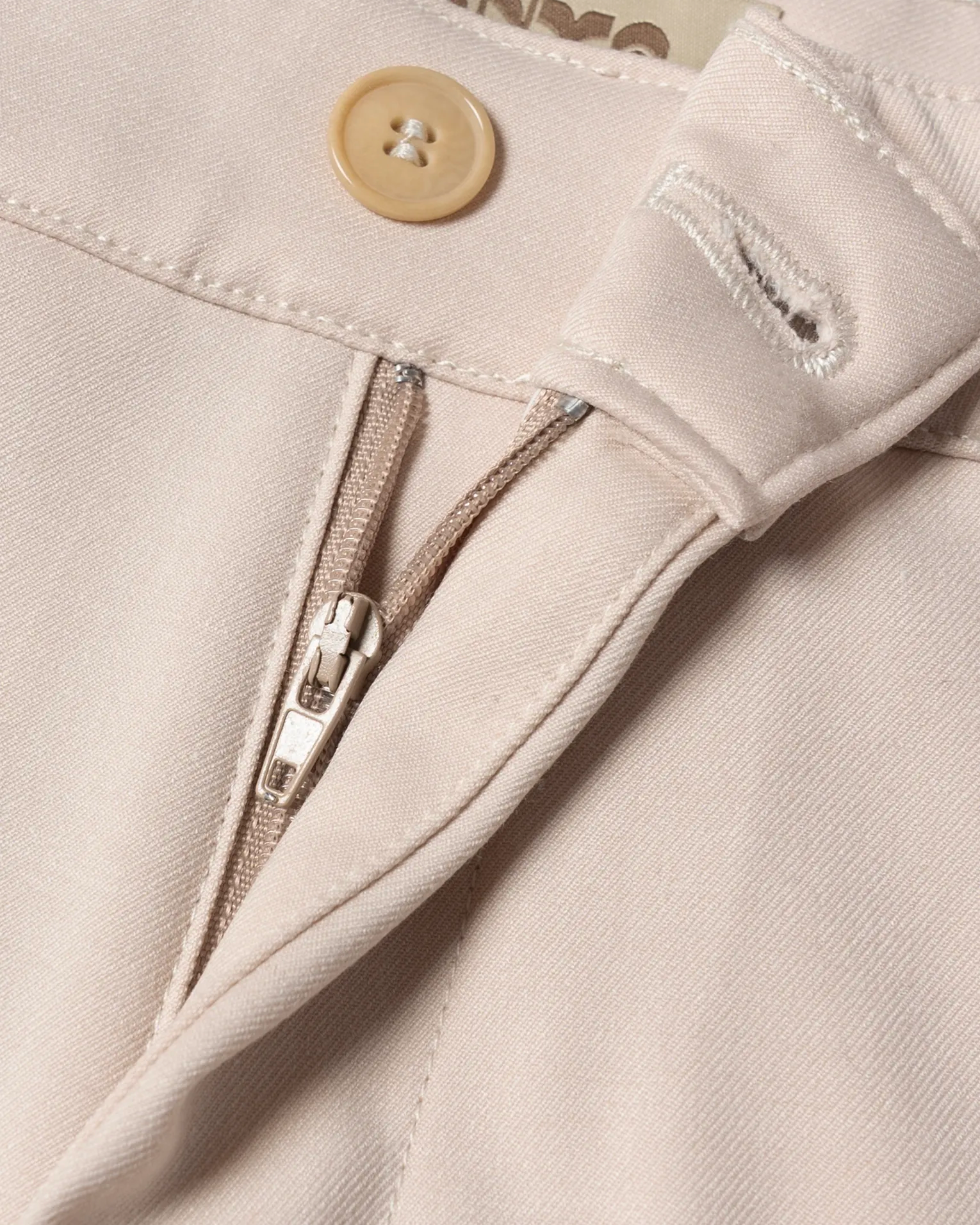 #color_off white