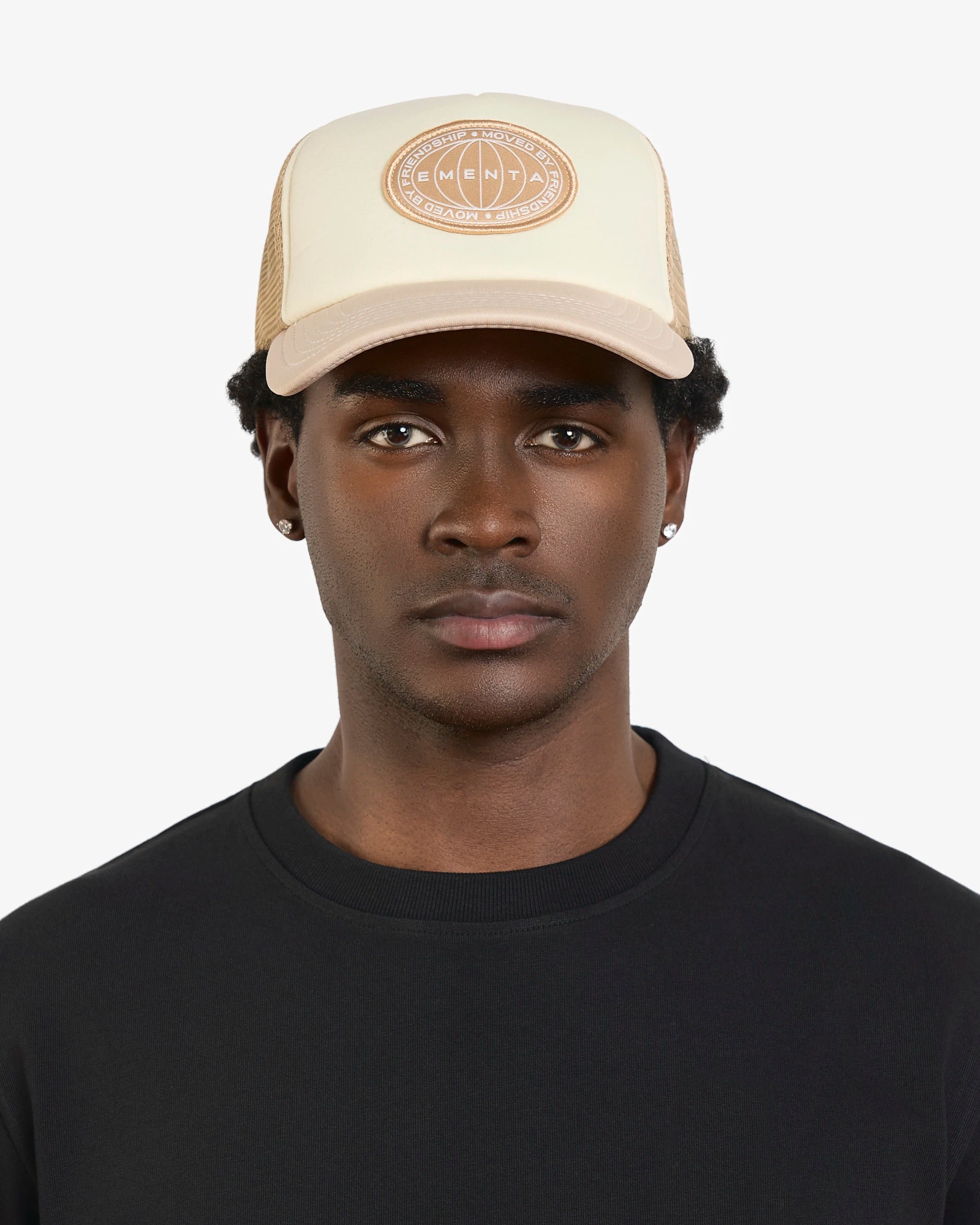 Classic breathable trucker cap with visible white stitching
Ementa globe patch on the front
Adjustable strap for a custom fit
Made in Portugal