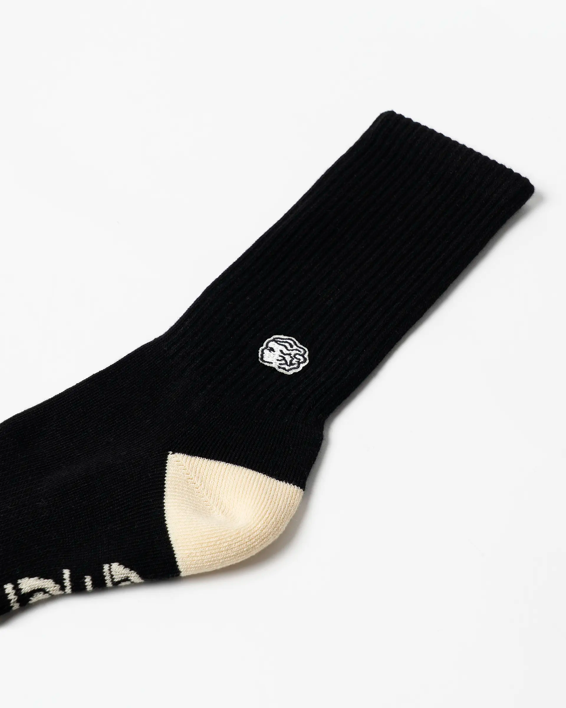 #color_black/off white