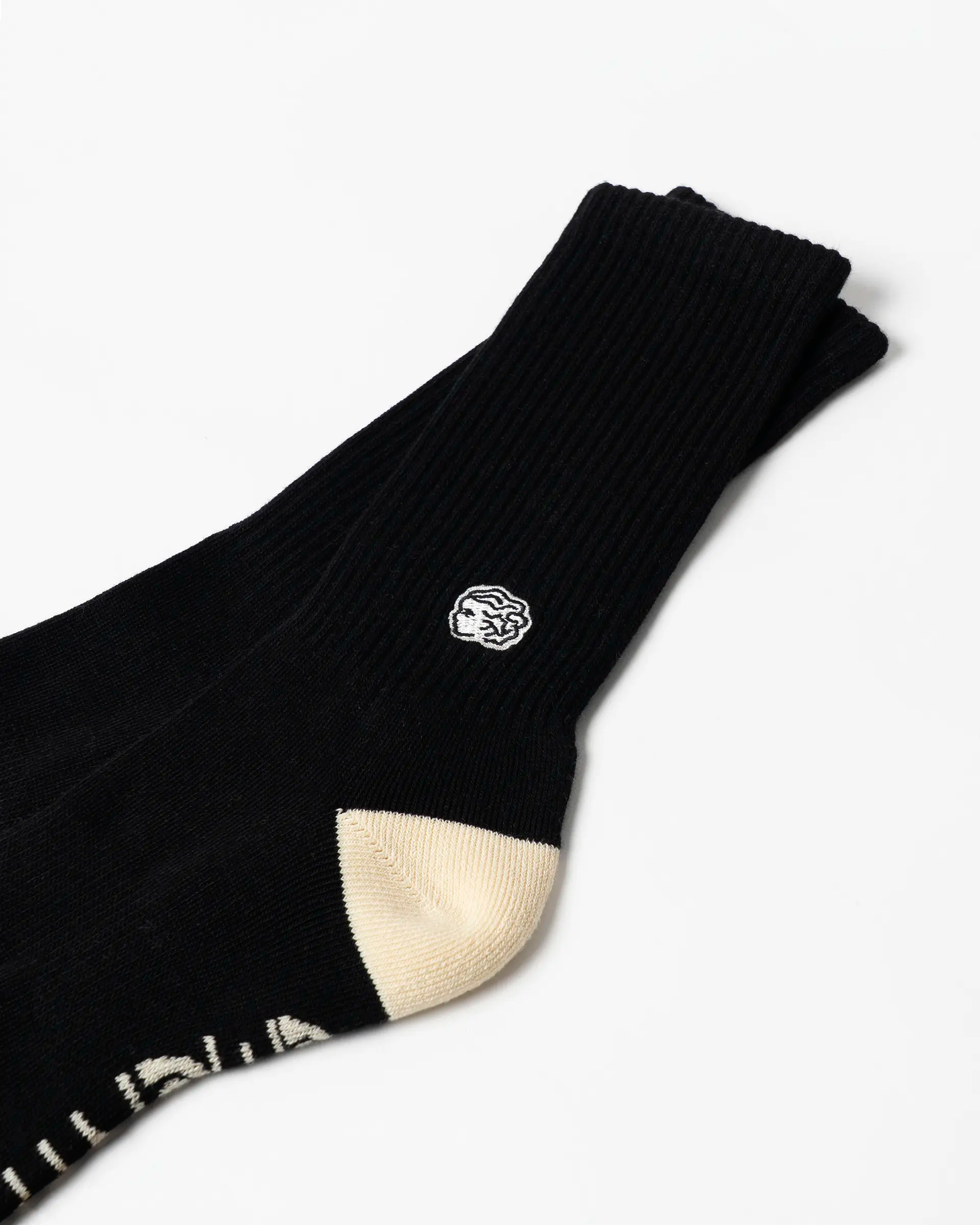 #color_black/off white