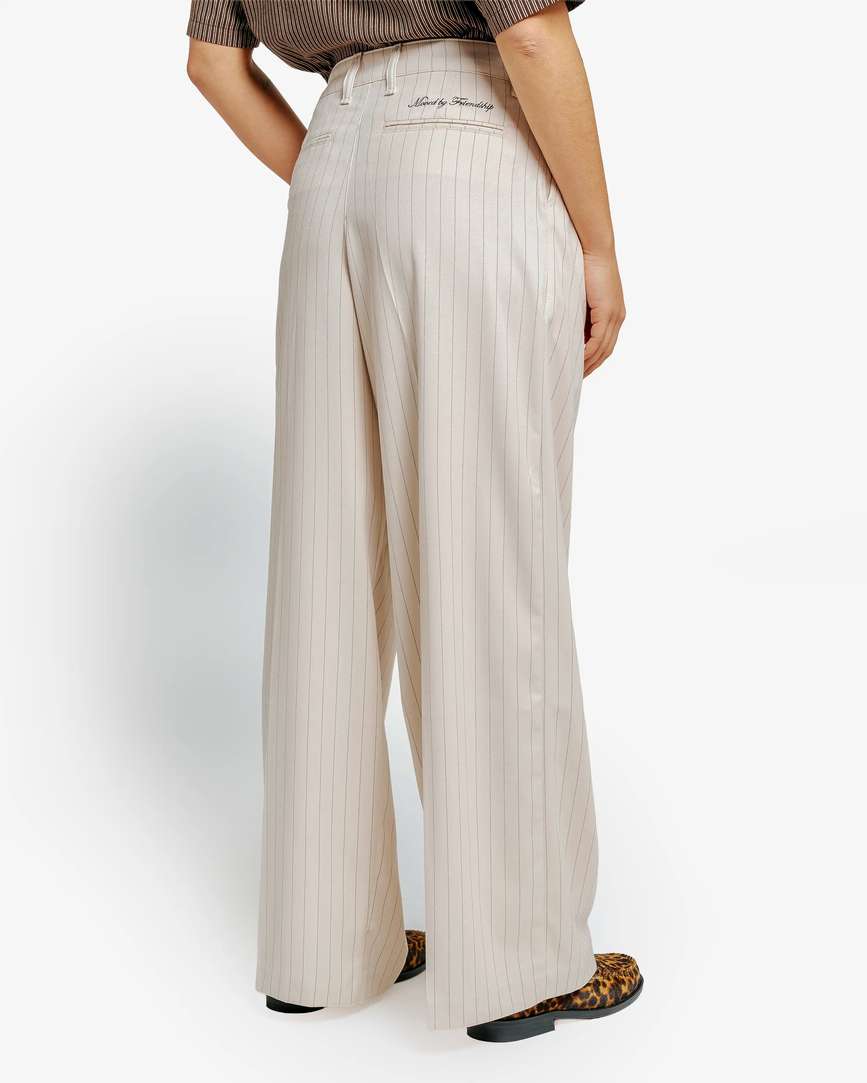 #color_off white stripe
