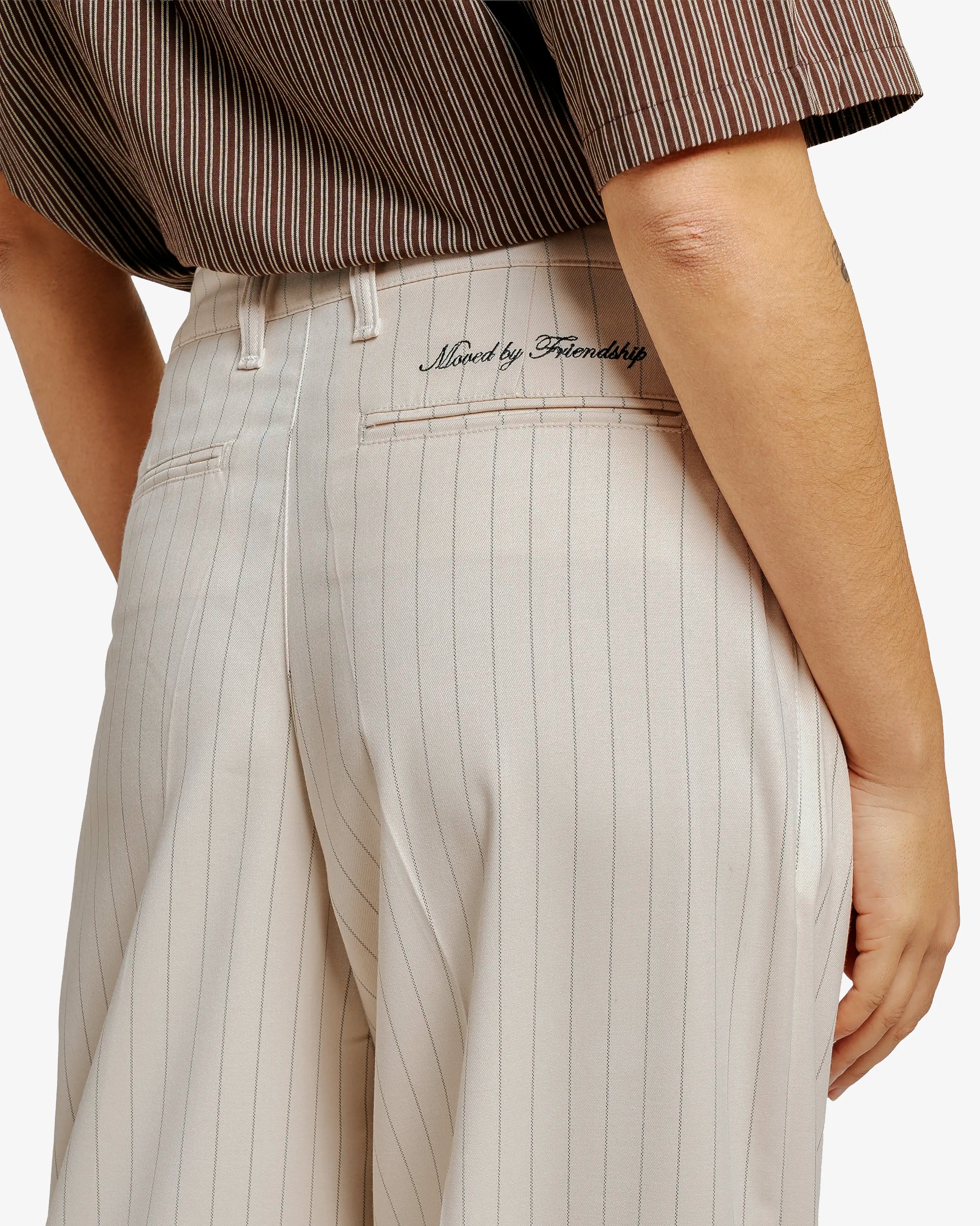 #color_off white stripe