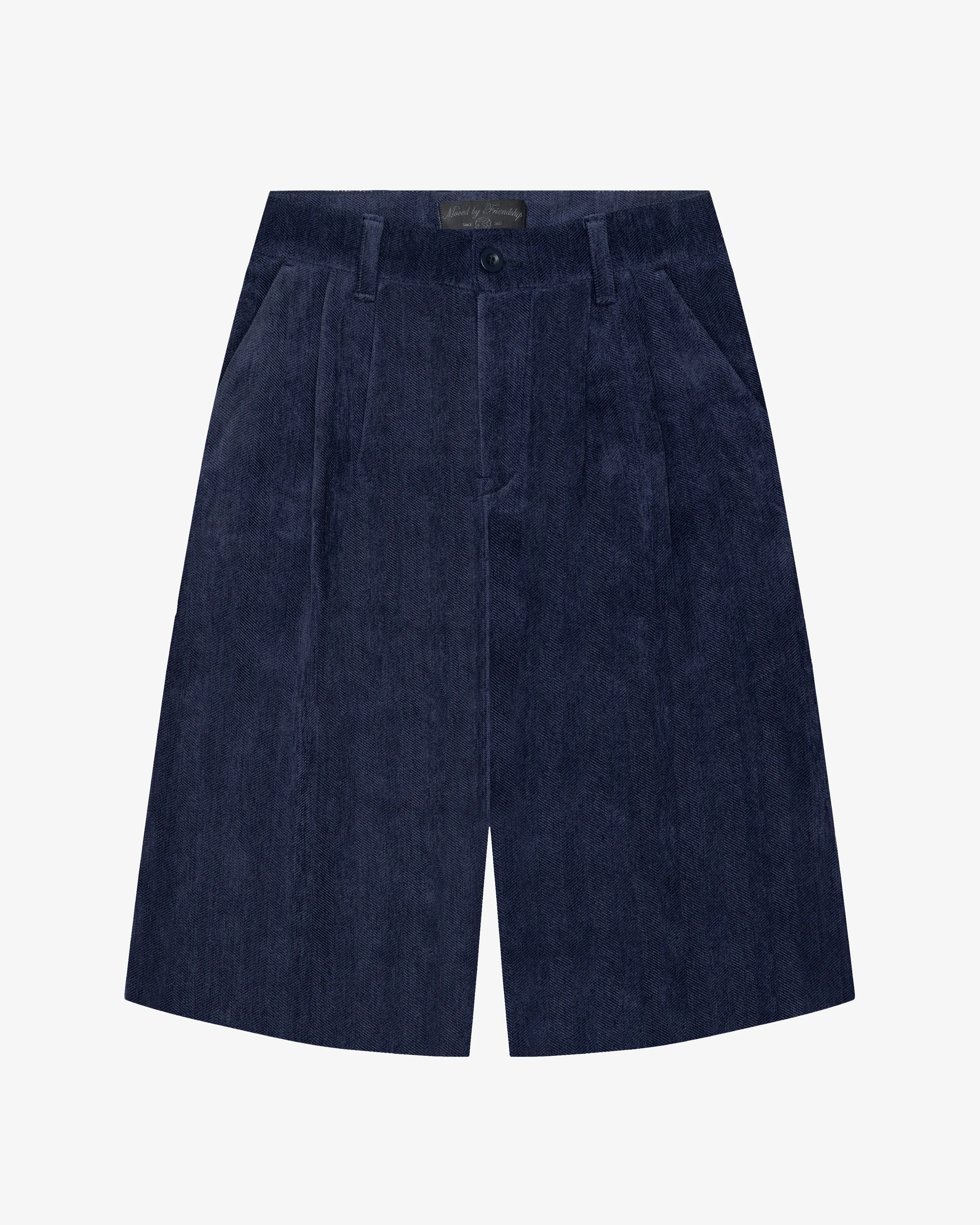 Navy velvet shorts made from 97% polyester and 3% elastane with a soft surface and slight stretch. Designed with front pleats, side pockets and embroidered back logo. Relaxed knee-length fit. Made in Portugal.