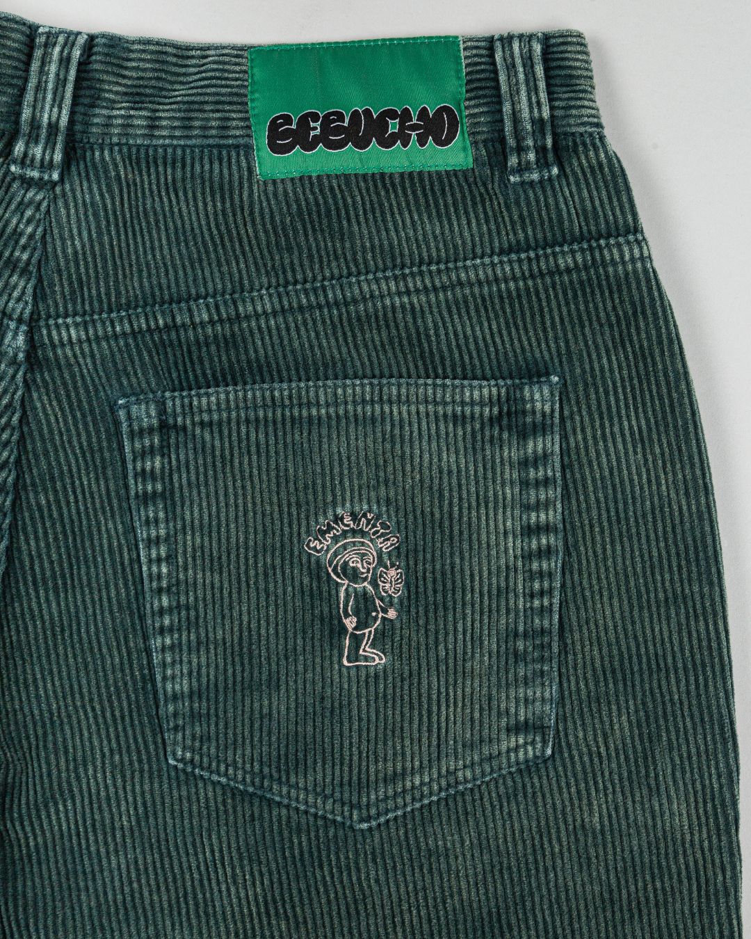 Artist Edition
100% cotton corduroy material
Baggy fit
Embroidery design on the front pocket
Bebucho design embroidered on the back pocket
Deep side pockets for functionality
Double-stitched seams for durability