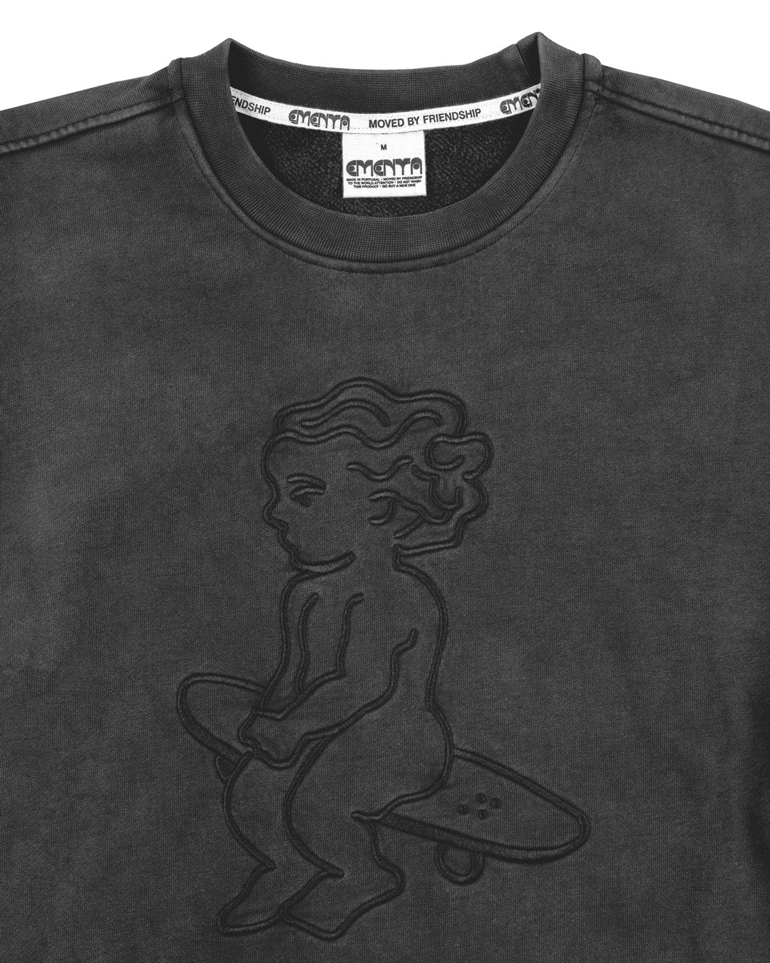 Made from 100% cotton with an overwashed finish, this piece offers a soft, worn-in feel for all-day comfort. It features a bold Ikon stamp embroidery on the chest, adding a distinctive touch to the design.