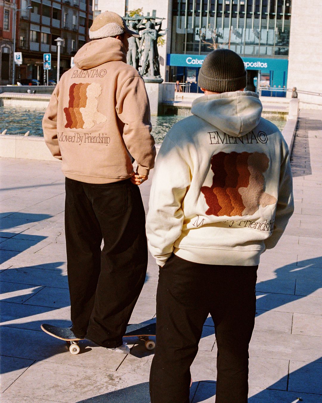 The Friendship Hoodie in camel features the motto "Moved By Friendship" embroidered on the front in a classic handwritten style. On the back, the Ikon logo appears with a dragged effect, adding a distinctive detail.
Made from heavyweight 100% cotton, the hoodie is durable and warm, with a brushed fleece interior for extra comfort. Ribbed cuffs and hem provide structure, and the kangaroo pocket adds functionality.