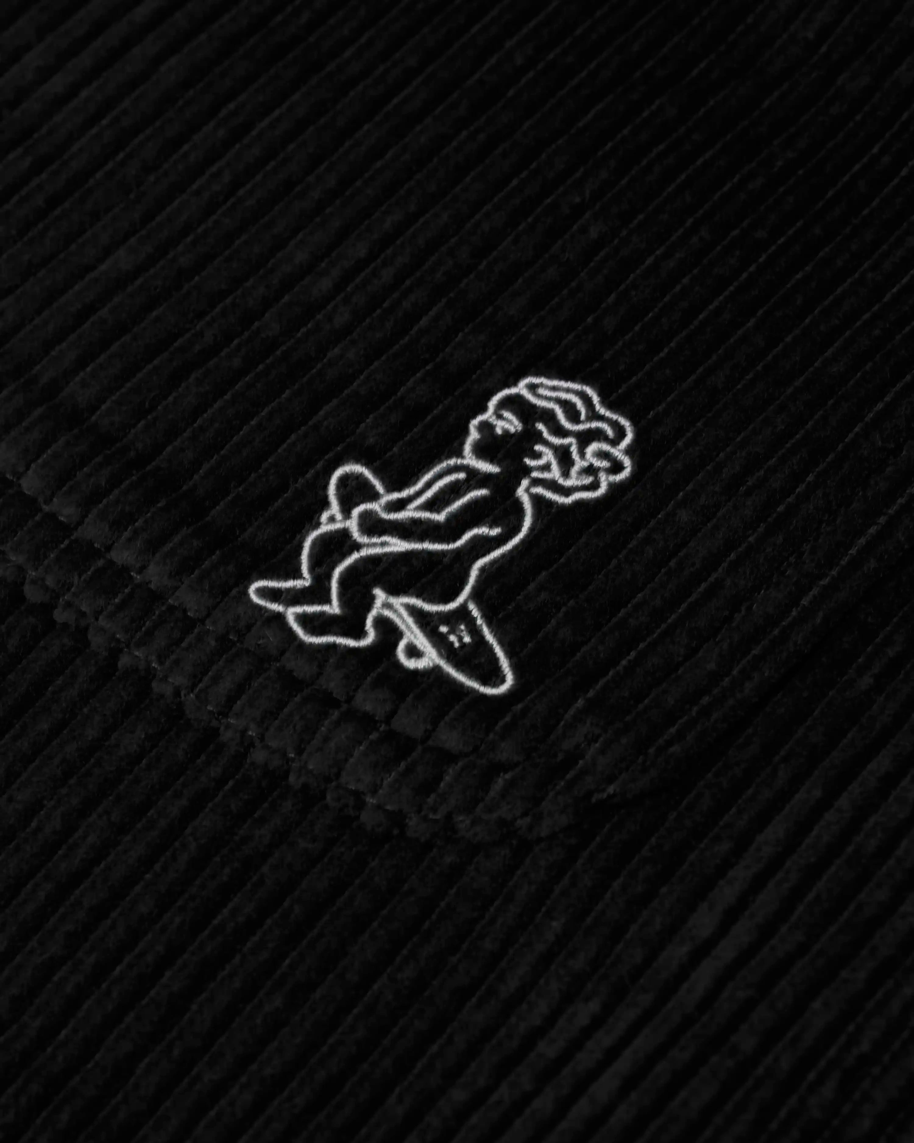 Relaxed fit for a comfortable, easygoing feel
100% cotton corduroy fabric
Comfortable elasticated waist for a tailored fit
Small embroidery logo on the back pocket
Made in Portugal