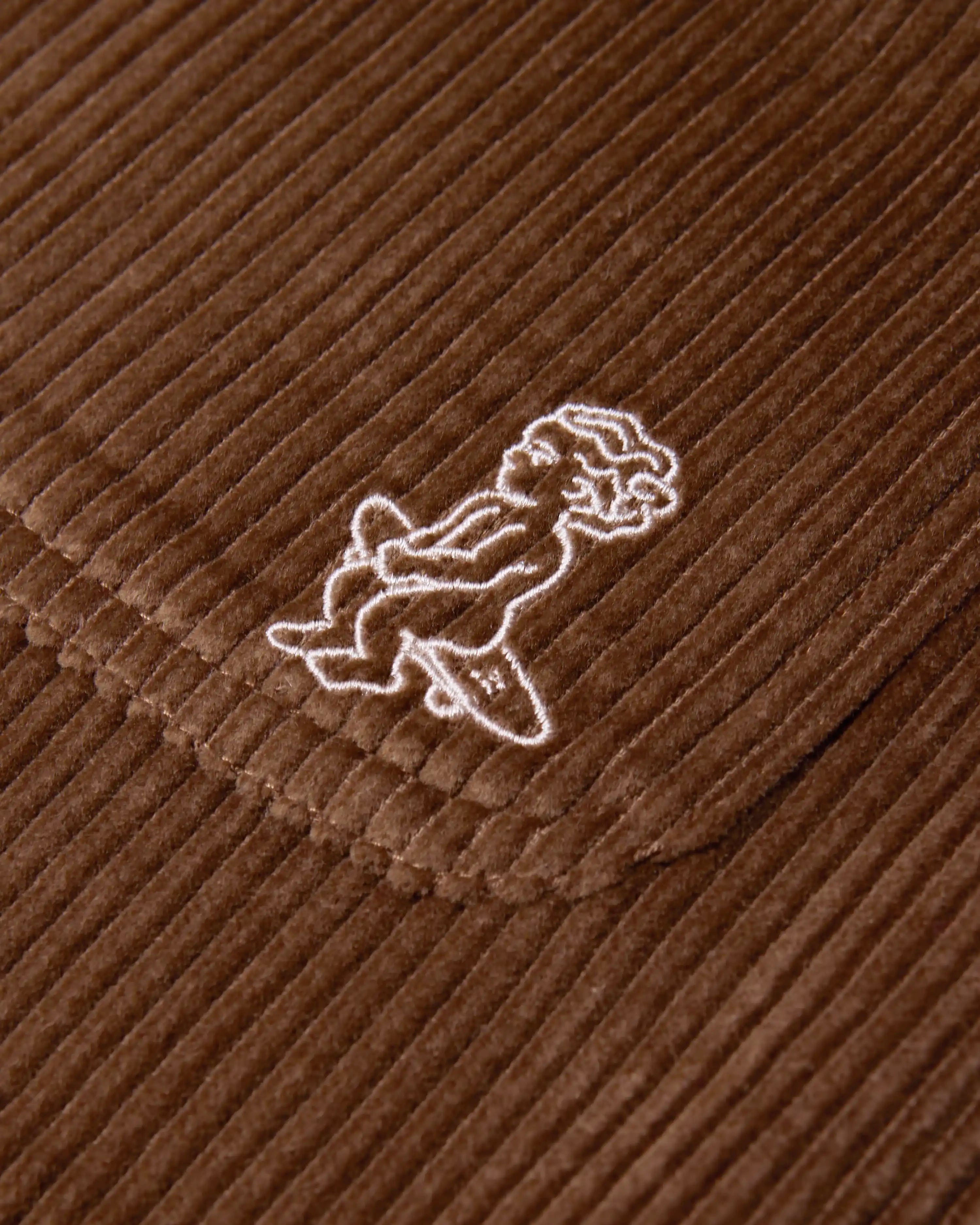 100% Cotton for a soft, durable feel
Relaxed fit for comfort and easy movement
Comfortable elasticated waist for a flexible, secure fit
Small embroidered logo on the back pocket for added detail
Made in Portugal