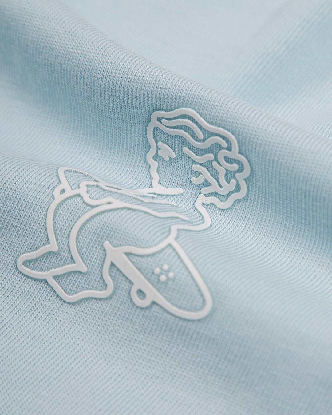 Made from 100% soft cotton, this plain light blue t-shirt is designed for comfort and durability. The white Ikon logo is subtly placed on the chest, adding a simple, recognizable detail. It’s built to hold its shape over time, making it a practical choice for everyday wear.