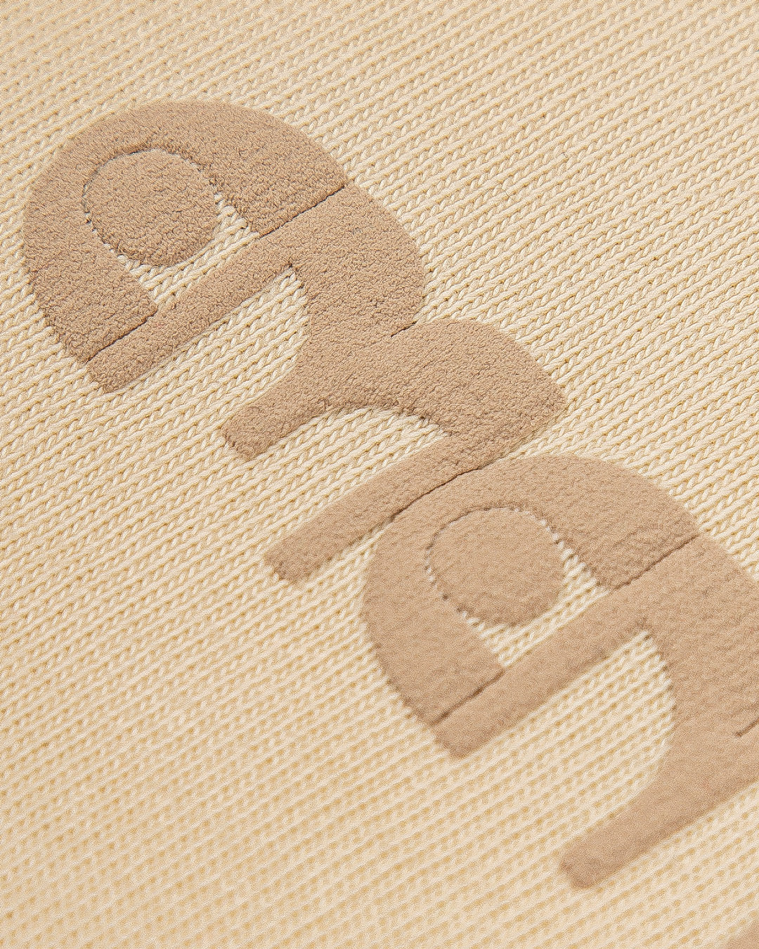 The Kuiabá T-shirt in off-white features the Ementa dots logo on the front and a unique artwork on the back, created by our artists through a hand-painted canvas design, later photographed and printed. Made from thick cotton for added comfort and a better fit, this unisex piece offers a regular fit, blending artistic expression with everyday wear.