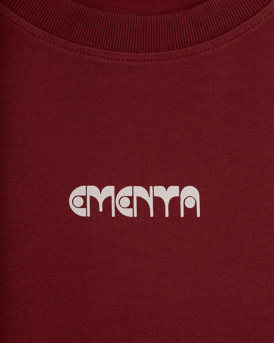 Artist Collaboration T-Shirt.
The Loyalty T-shirt in burgundy, features the Ementa logo on the front and an artwork from our latest artist collaboration on the back. It offers a regular fit, blending comfort with a creative design.