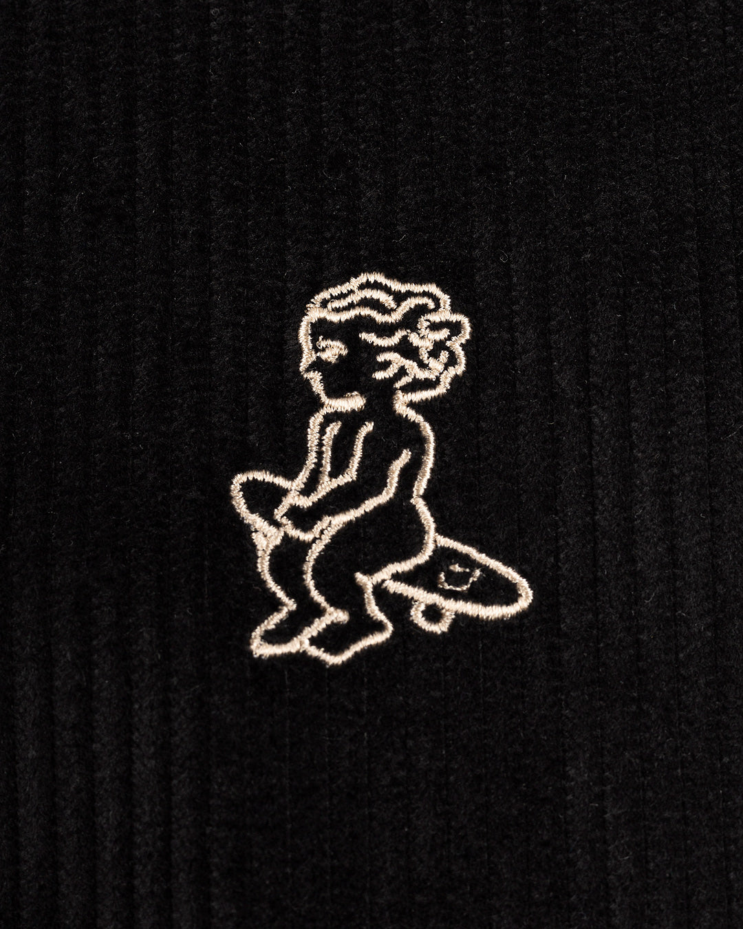 The Mandriola Ikon Corduroy Vest in black is crafted from premium corduroy fabric, this vest is treated with a liquid-repellent coating to offer practical protection while maintaining a stylish look. The design features an inside pocket for added convenience and an embroidered Ikon logo for a touch of distinction.