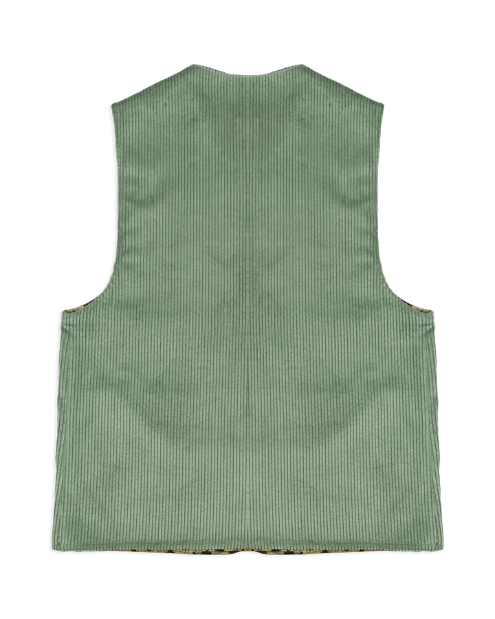 The Mandriola Ikon Corduroy Vest in black is crafted from premium corduroy fabric, this vest is treated with a liquid-repellent coating to offer practical protection while maintaining a stylish look. The design features an inside pocket for added convenience and an embroidered Ikon logo for a touch of distinction.
