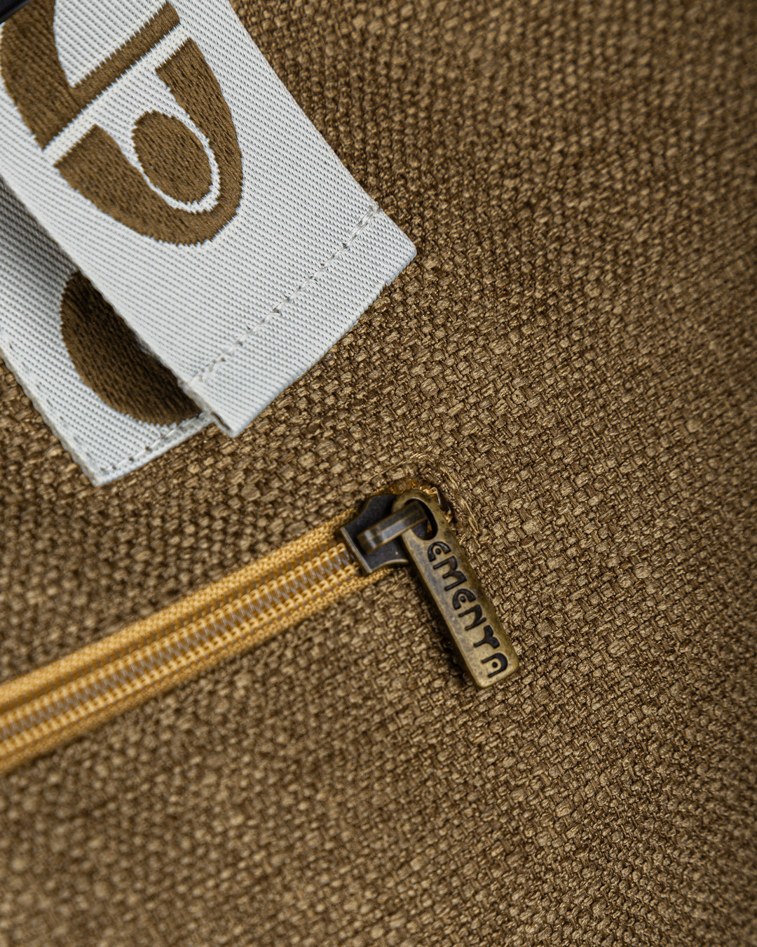 A practical companion for short trips or everyday use. Made from soft, breathable linen in a warm camel tone, this bag combines functionality with elegance. The 'dots' ementa logo is subtly placed on the front and straps, adding a unique touch. It features adjustable straps for a comfortable fit, a spacious 40L capacity, a small inner pocket for valuables, and an additional exterior pocket on the back for easy access to essentials.
Sized to meet airline cabin dimensions, it’s also a reliable choice for tra
