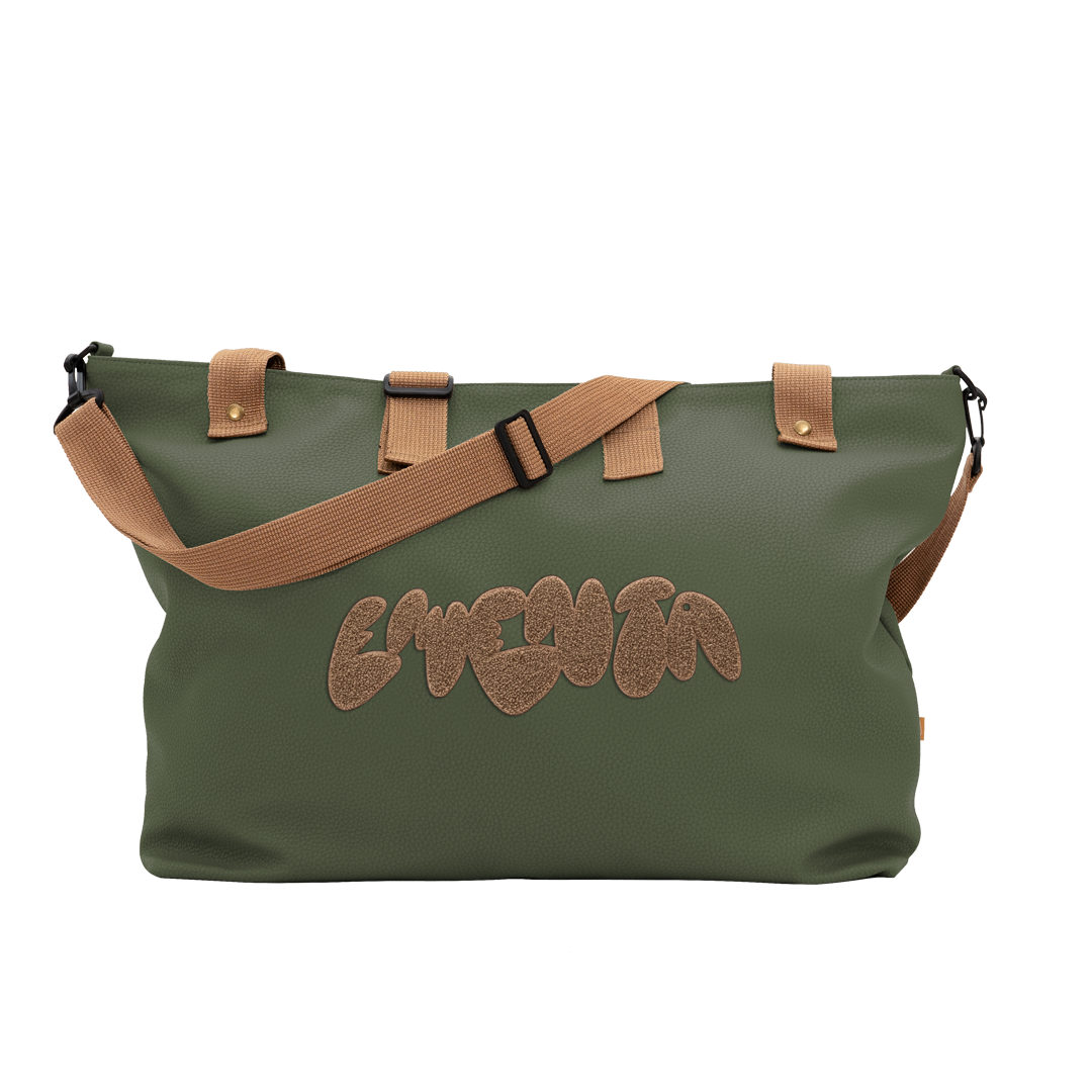 Designed to offer a versatile solution for both short trips and everyday use. Made from durable, water-repellent synthetic leather, this bag is built to withstand daily wear and protect your belongings in various conditions. Its adjustable straps allow for a customizable fit, and the spacious 40L capacity, along with a small inner pocket, ensures you have ample room.
This bag meets airline cabin dimensions, making it an ideal carry-on for your travels. 