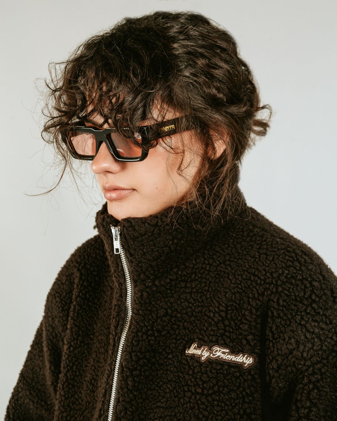 The Oreo Friendship Polar Jacket combines warmth and comfort with its thick brown polar exterior. Inside, puffed diamond stitching adds texture and durability, enhancing its cozy feel.
Elasticated wrists and hips provide a customizable fit, while two exterior pockets and one interior pocket offer convenient storage. The chest features the motto "Moved by Friendship" embroidered, and the back showcases the dragged effect Ikon logo.