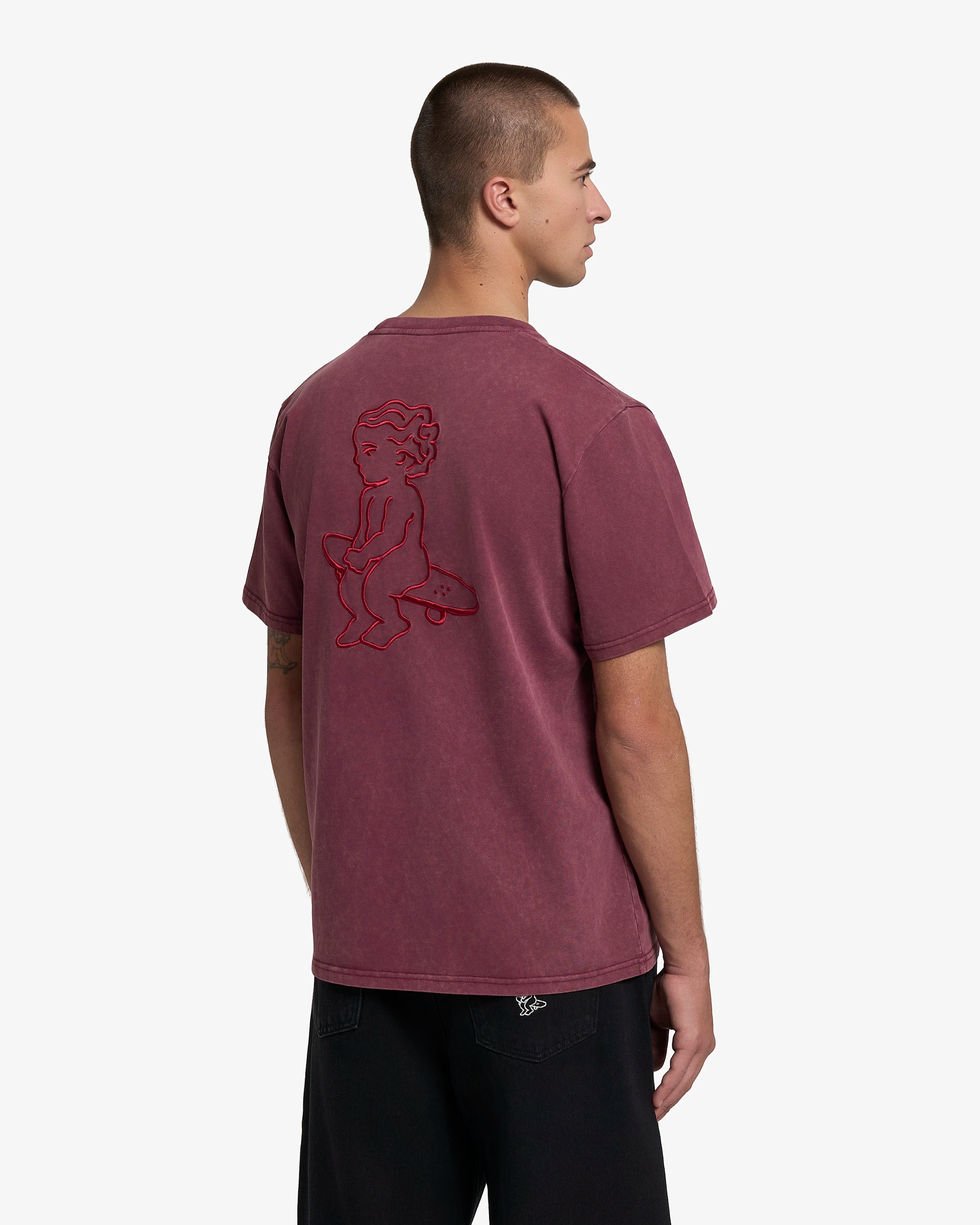 100% cotton fabric with a washed finish and soft hand feel
Regular unisex fit
Ikon embroidery applied on front and back
Burgundy washed colour with subtle fading variations
Machine wash cold. Do not tumble dry.
Made in Portugal