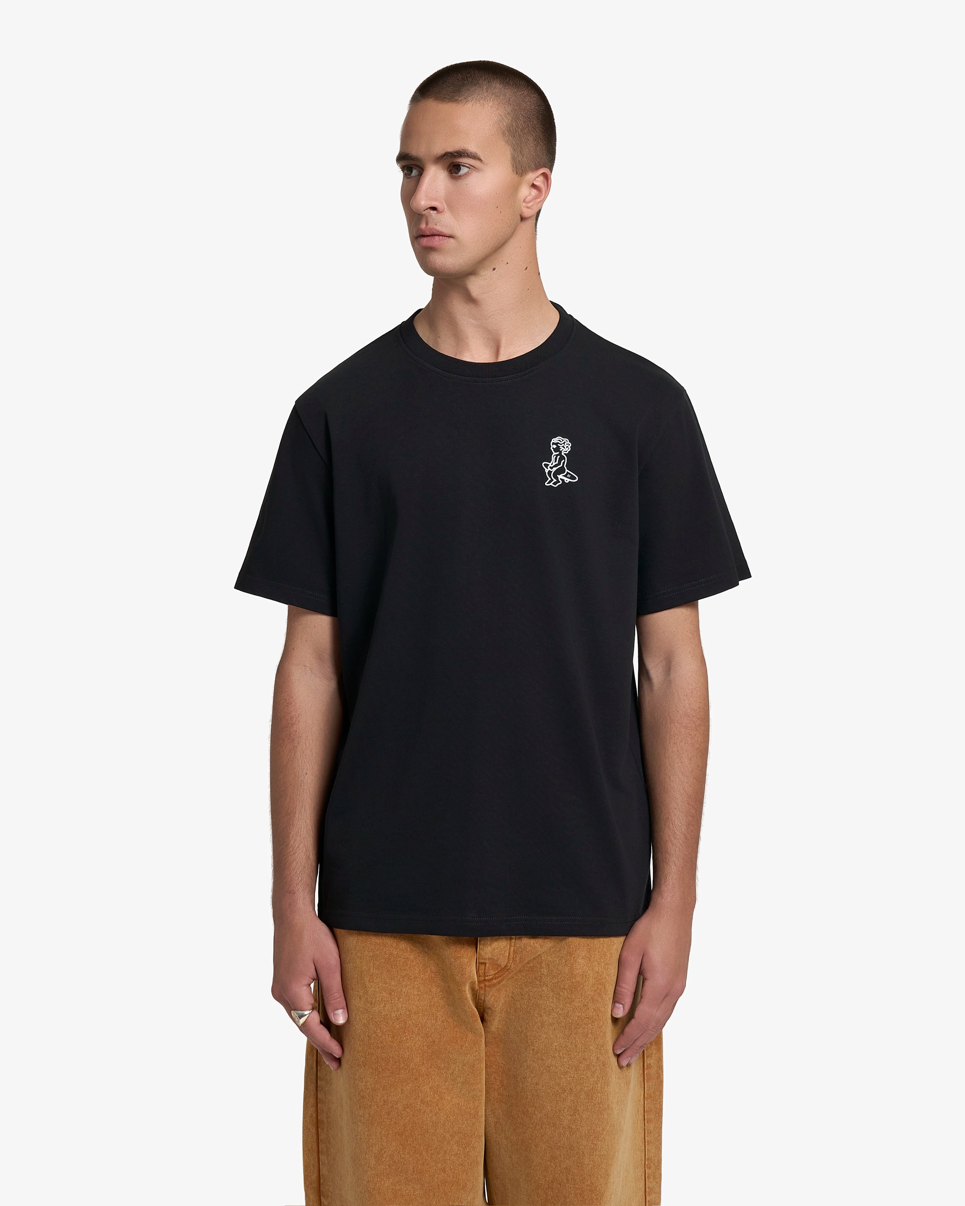 100% cotton with a soft, medium-weight feel
Regular fit for everyday ease
Classic cut with short sleeves
Small white Ikon logo embroidered on the chest
Crafted to retain shape wash after wash
Made in Portugal with quality attention