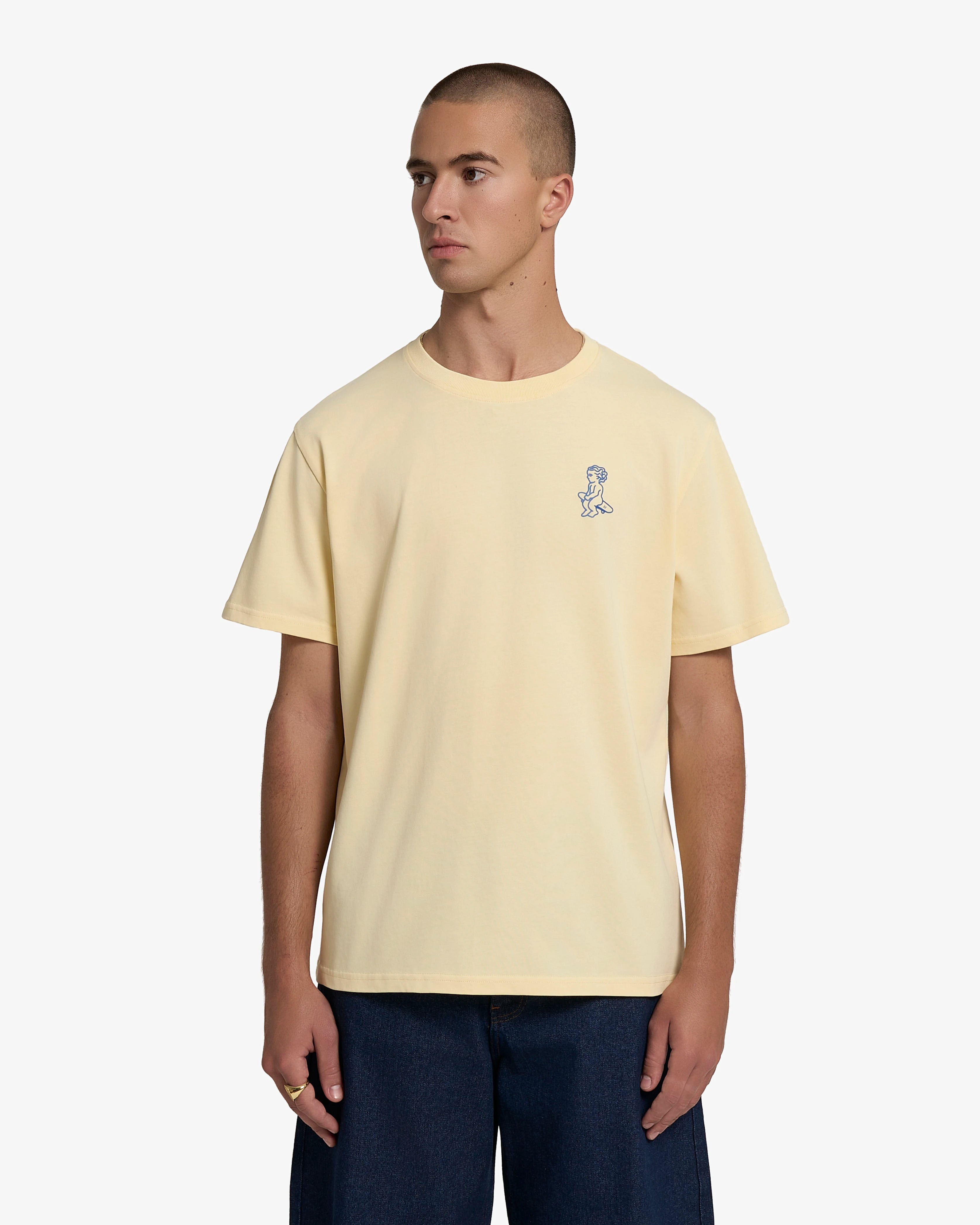 100% cotton with a soft, medium-weight feel (240 gsm)
Regular fit for everyday ease
Classic cut with short sleeves
Small blue Ikon logo stamped on the chest
Crafted to retain shape wash after wash
Made in Portugal with quality attention