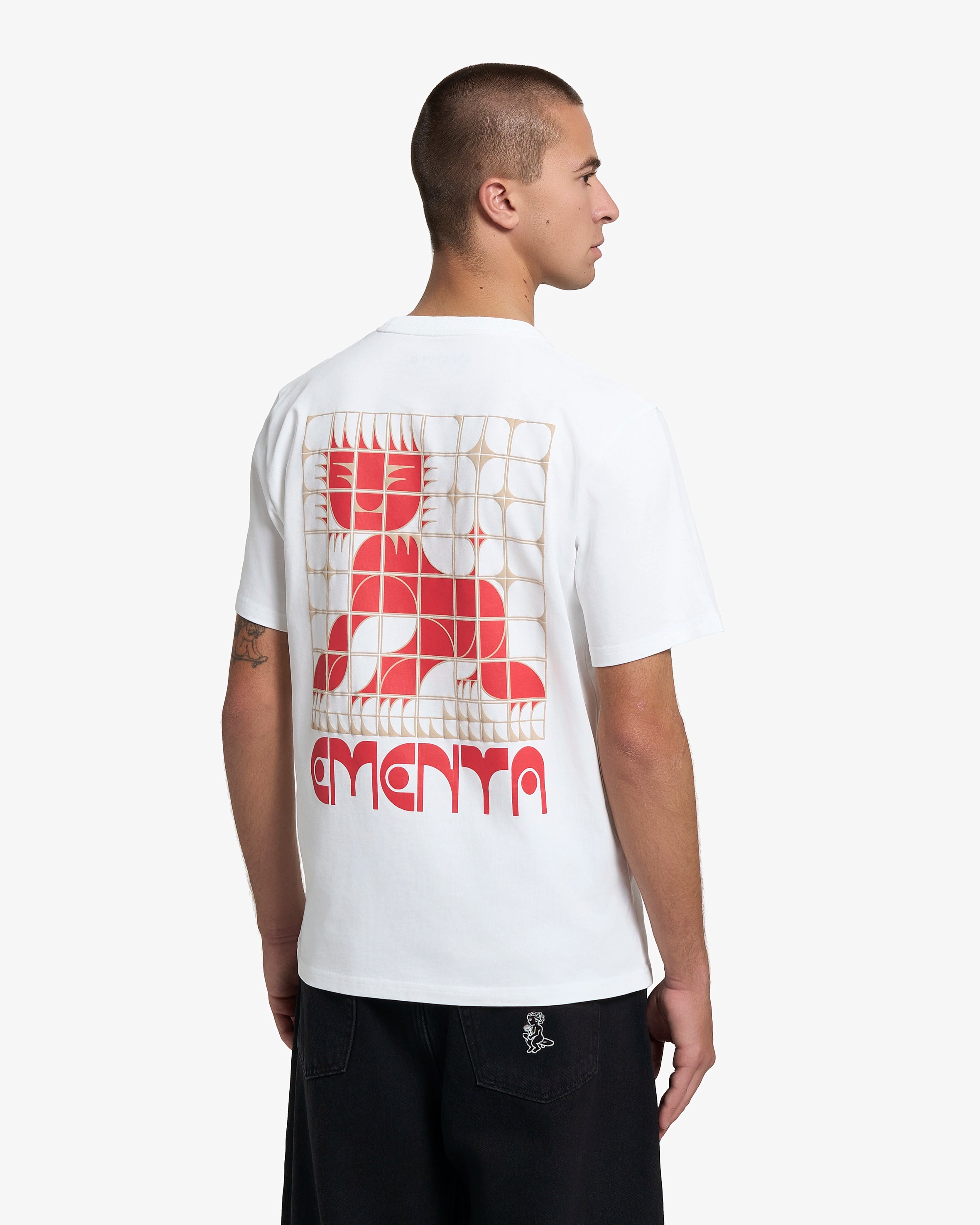 Short-sleeve t-shirt designed for everyday wear
100% cotton jersey with a soft, medium-weight feel
Regular unisex fit that holds its shape
“Moved By Friendship” text printed on the front
Lion graphic printed on the back
White base colour
Made in Portugal