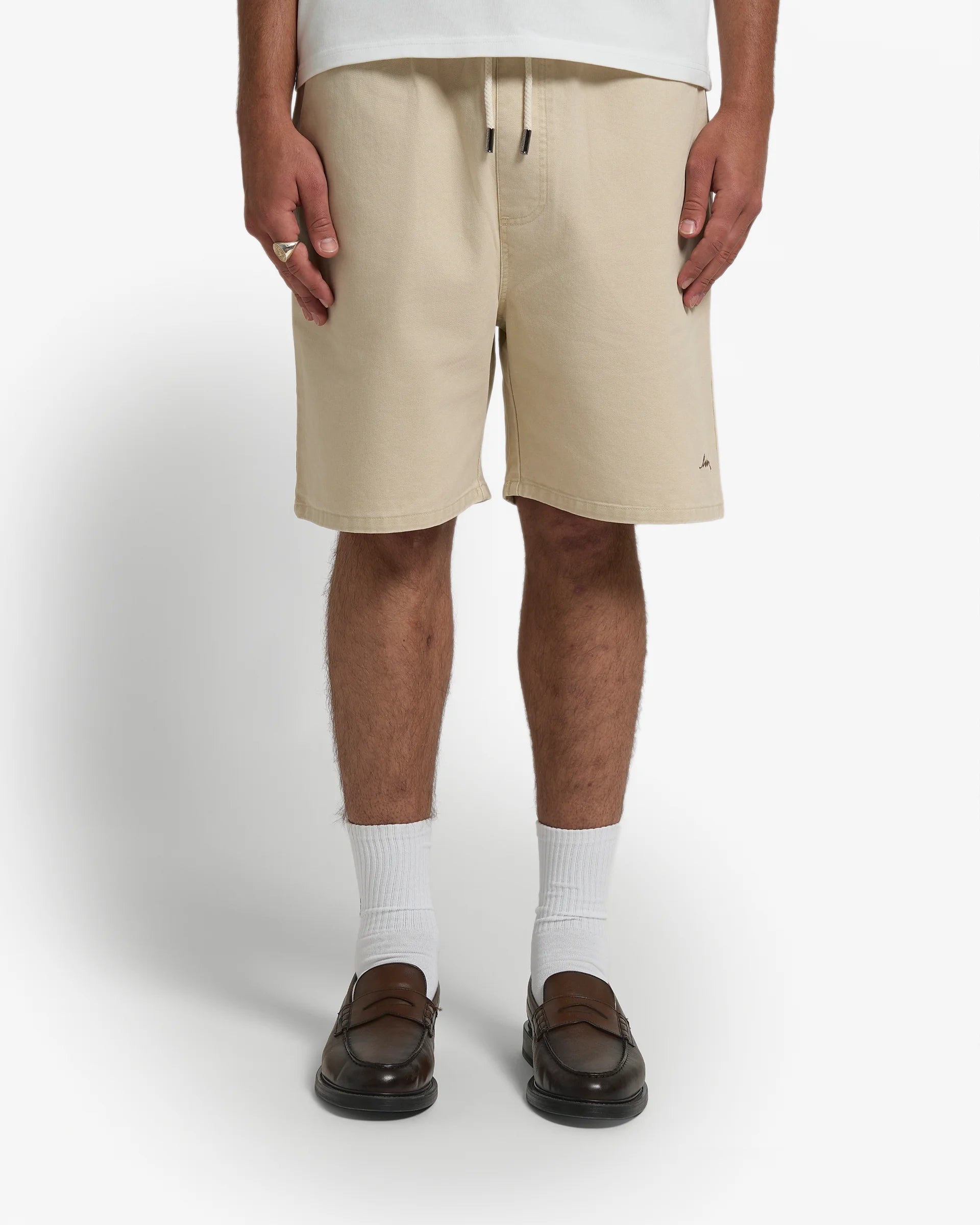 100% cotton with a soft texture
Loose, relaxed fit
Elastic waistband with drawstrings for comfort
Ikon logo embroidered on the right back pocket
EMENTA signature embroidered on the front
Made in Portugal
Unisex fit