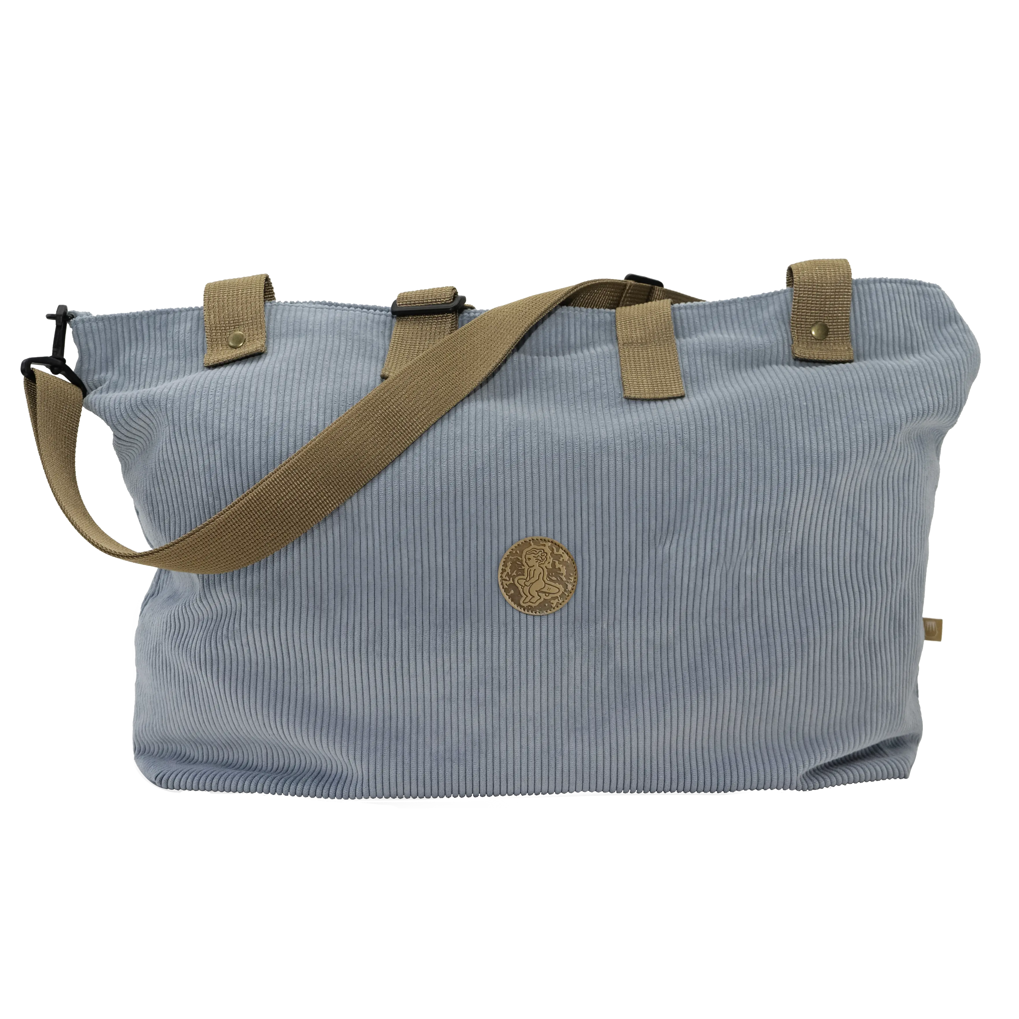 Built for both short trips and daily use, this 40L bag is crafted from durable, water-repellent corduroy to handle whatever the day brings. Its adjustable straps offer a customizable fit, while a small inner pocket keeps essentials within reach. Designed to meet airline cabin dimensions, it’s the perfect carry-on for travel. Handmade in Portugal.