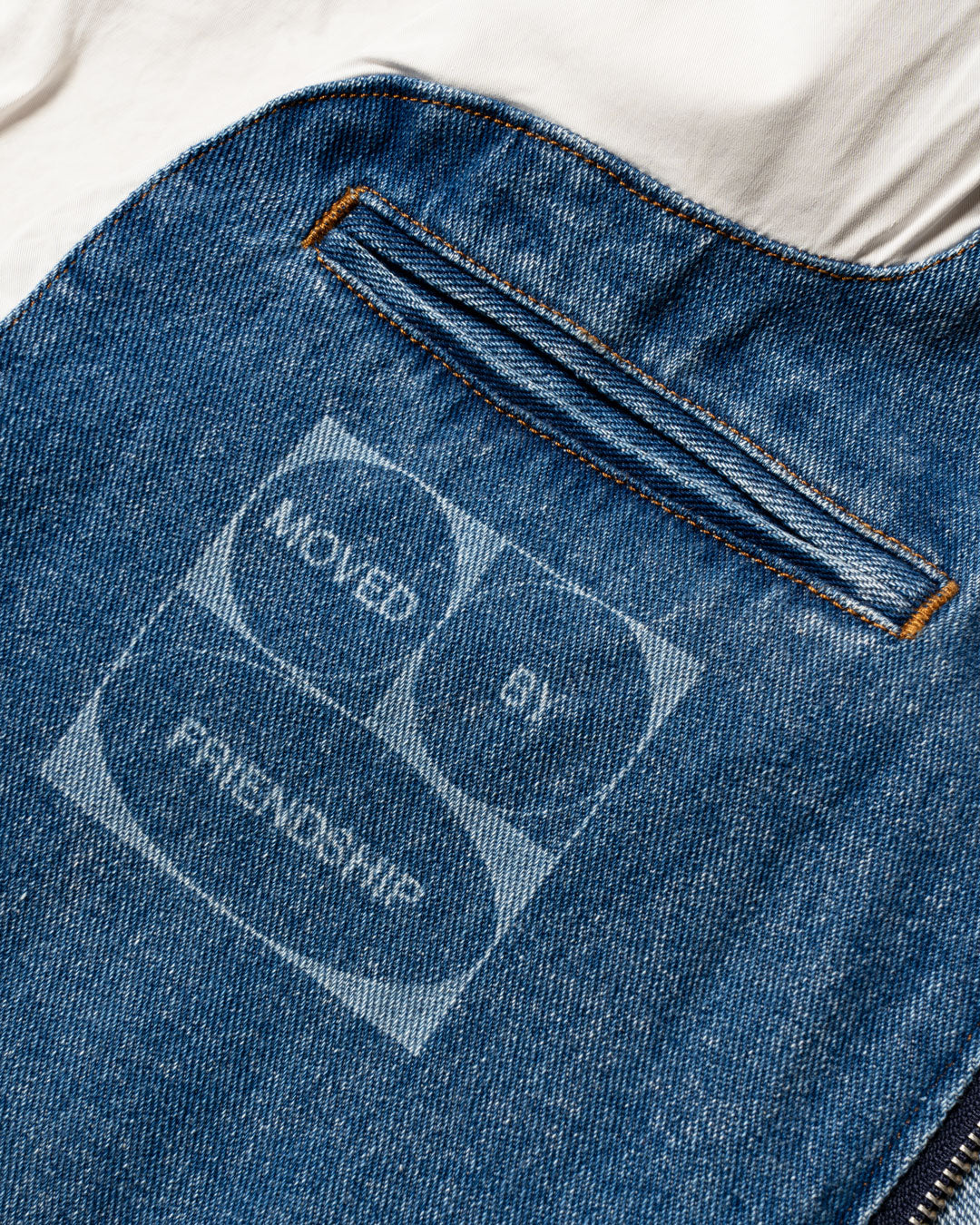 Cropped women's denim jacket with modern boxy fit
Signature "Moved by Friendship" motto subtly printed inside
Made in Portugal from 100% cotton denim
Distinct strong bleach blue fade wash for a worn-in vintage look
Embroidered chest Ikon logo patch
Two front-hand pockets for everyday practicality
Hidden interior pocket for secure storage
Full metal zipper front closure with branded pull
Classic pointed collar and reinforced topstitching
Made to be layered, styled, and lived in