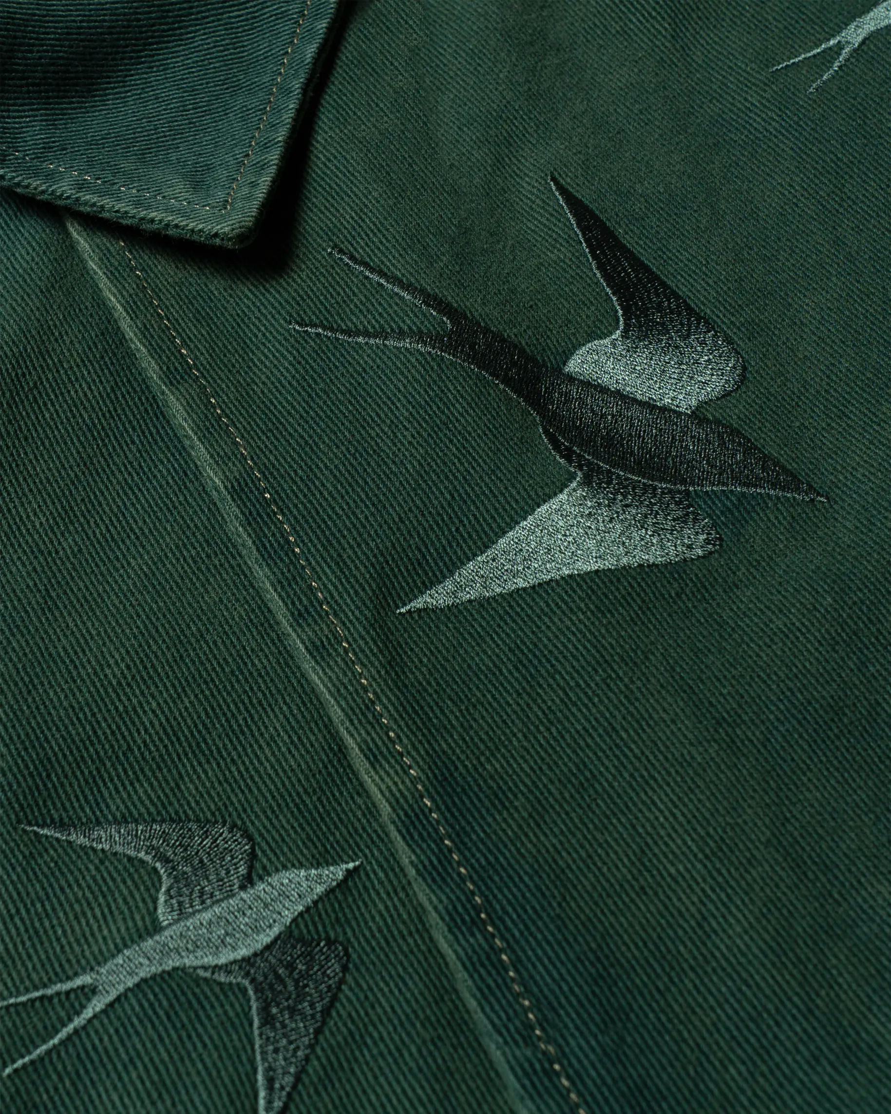 Crafted in Portugal from 100% cotton twill fabric, ensuring high quality and comfort
Inspired by Lisbon's rich culture and iconic swallows
Embroidered swallows on the chest add a unique touch
Durable twill fabric offers excellent longevity and wear resistance
Versatile style suitable for various occasions, from casual outings to cultural events
Thoughtfully designed to reflect the elegance and charm of Lisbon
Ideal for a blend of tradition and contemporary fashion
Provides a comfortable fit with attention t