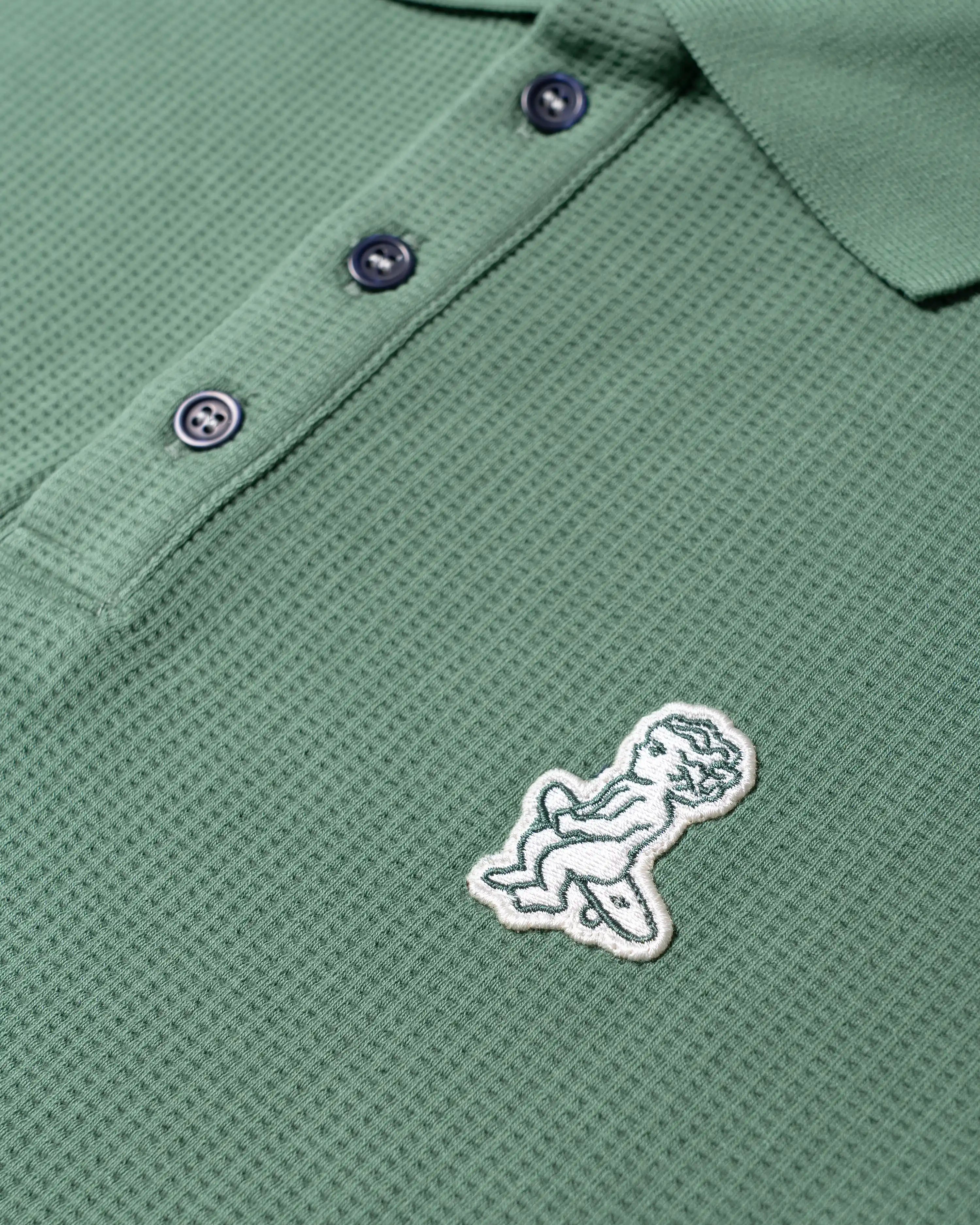 Ementa Polo Shirt
Waffle knit texture for enhanced breathability and structure
Embroidered Ikon logo on the chest
Button-up front with four tonal buttons
Ribbed collar and sleeves
100% cotton
Regular fit
Unisex
Made in Portugal