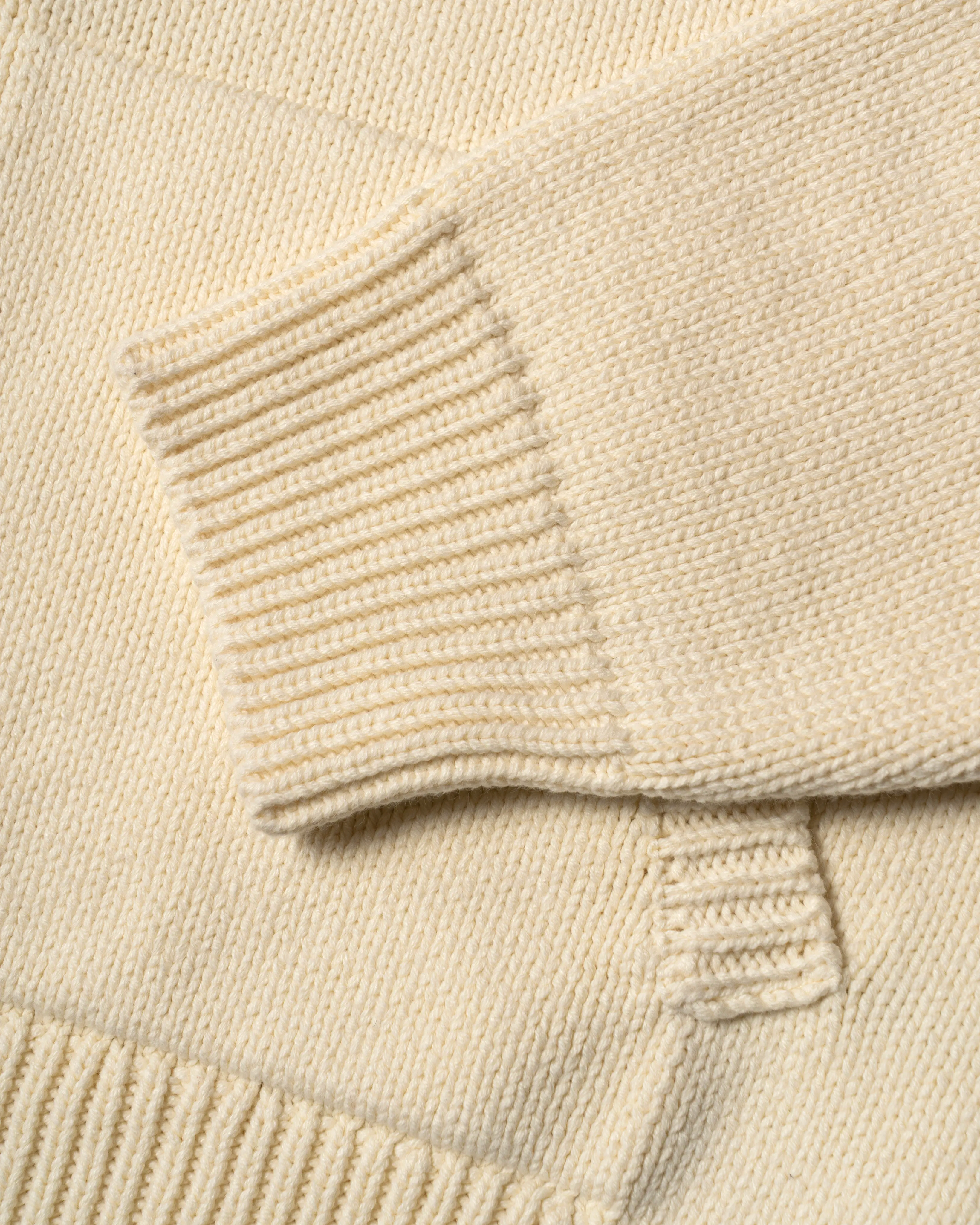 #color_off white