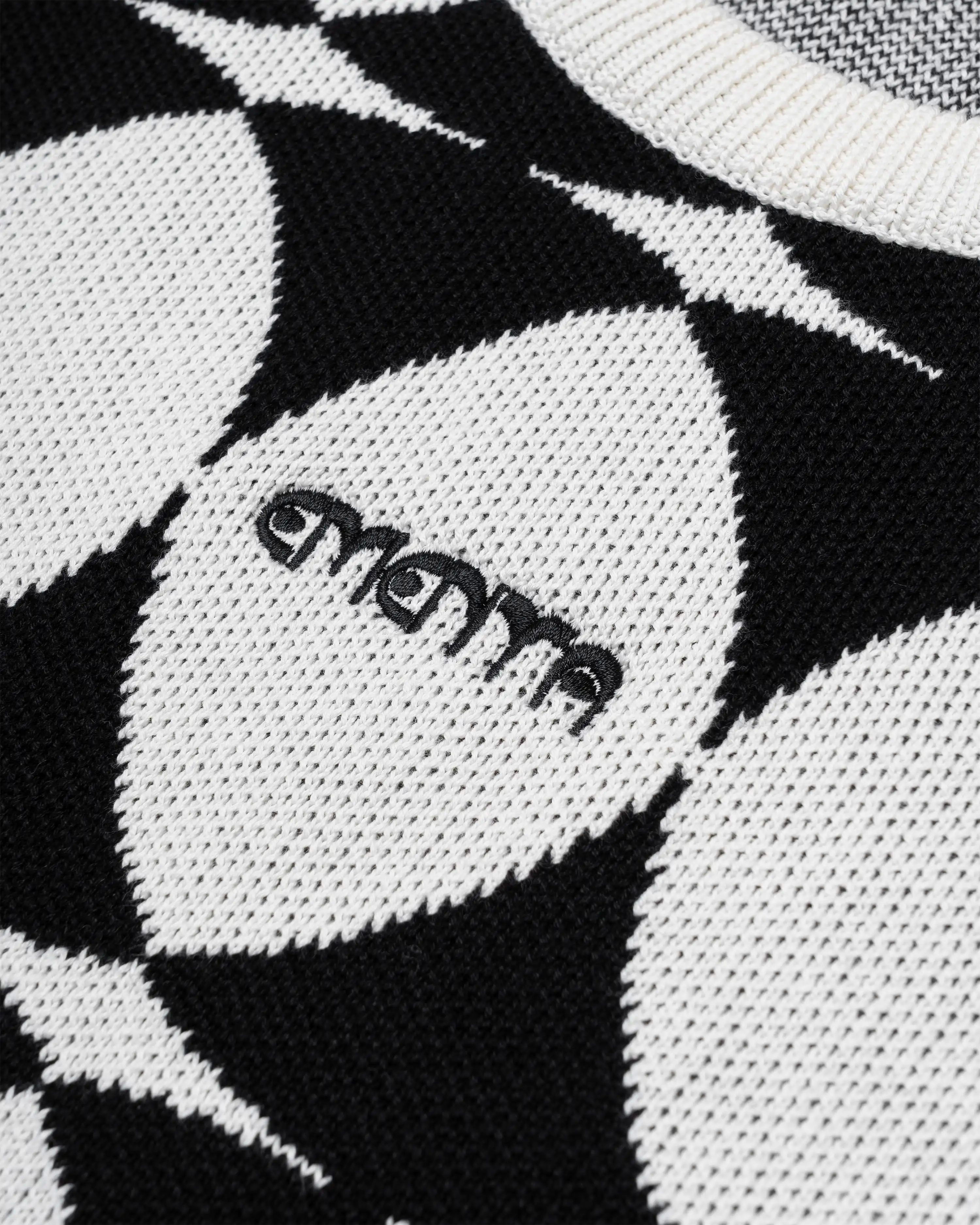 #color_off white/black