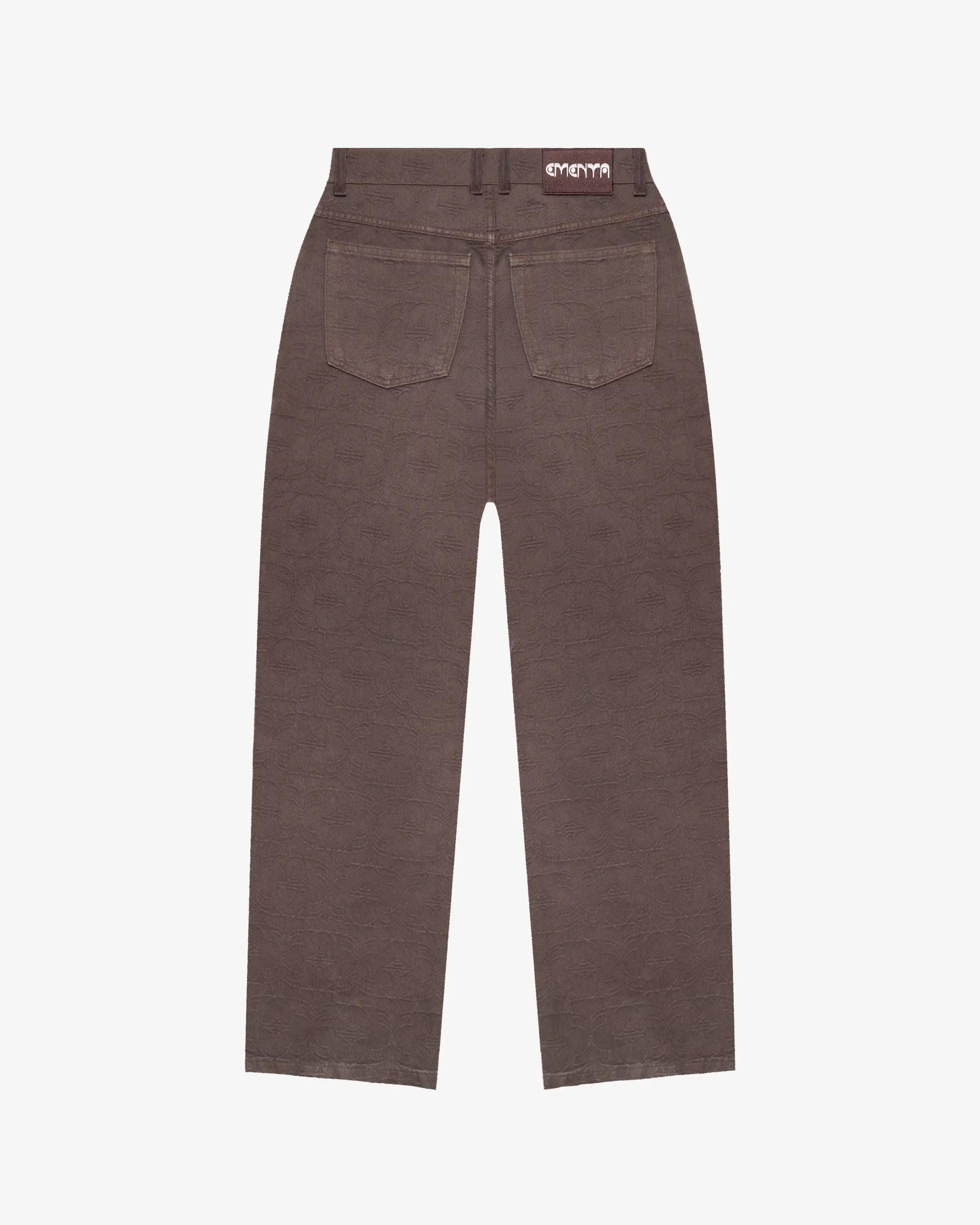 Part of the Flourish Collection.
Jacquard pants featuring an all-over Flourish pattern woven directly into the fabric.
Bonga fit with a loose silhouette from waist to ankle, designed for comfort and a bold, laid-back look.
Classic five-pocket construction with a zip fly, custom metal hardware and an embossed leather back patch.
Brown finish with a tonal jacquard pattern that creates subtle texture across the garment.
Made in Portugal.