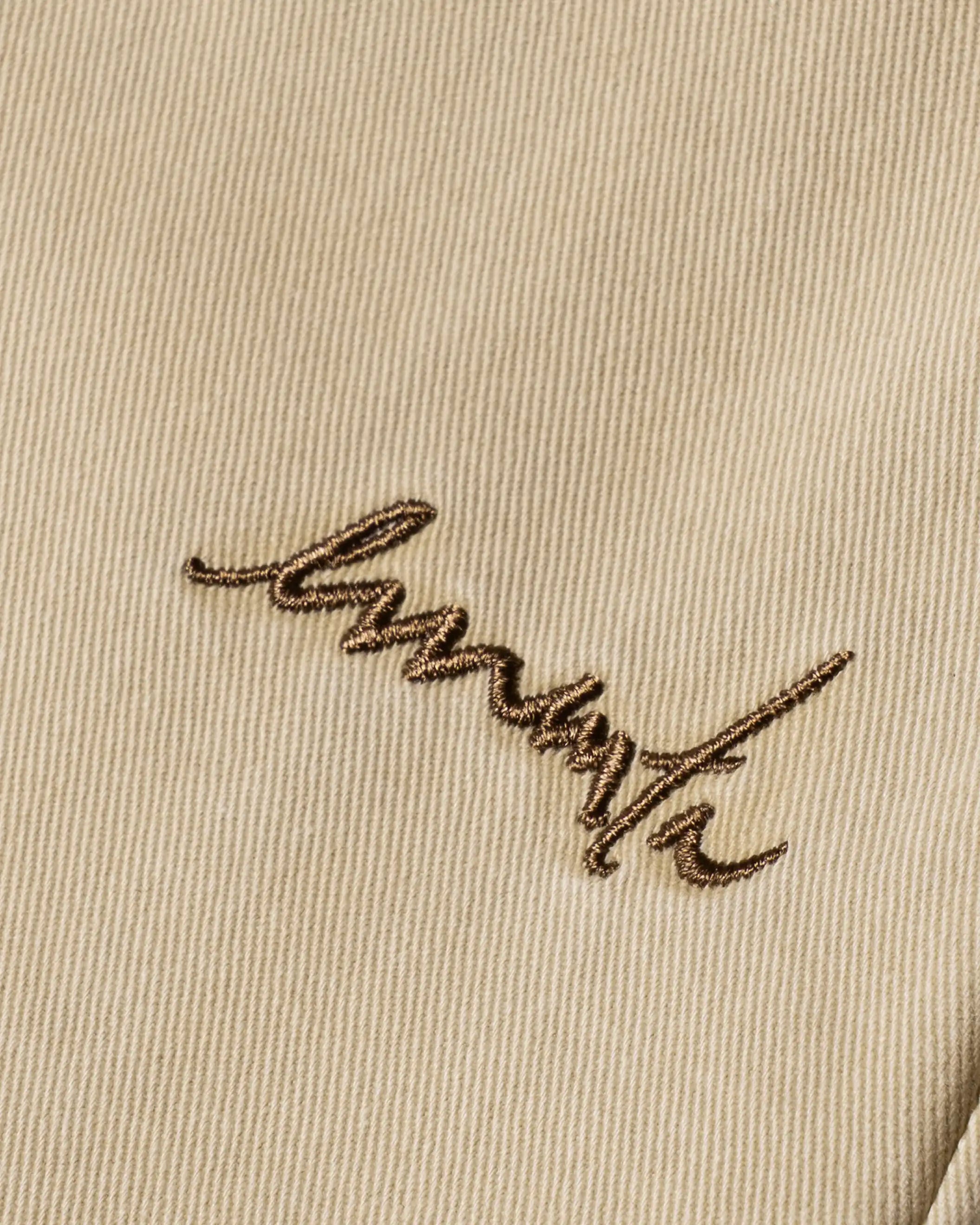100% cotton with a soft texture

Loose, relaxed fit&nbsp;
Elastic waistband with drawstrings for comfort

Ikon logo embroidered on the right back pocket
EMENTA signature embroidered on the front

Made in Portugal
Unisex fit