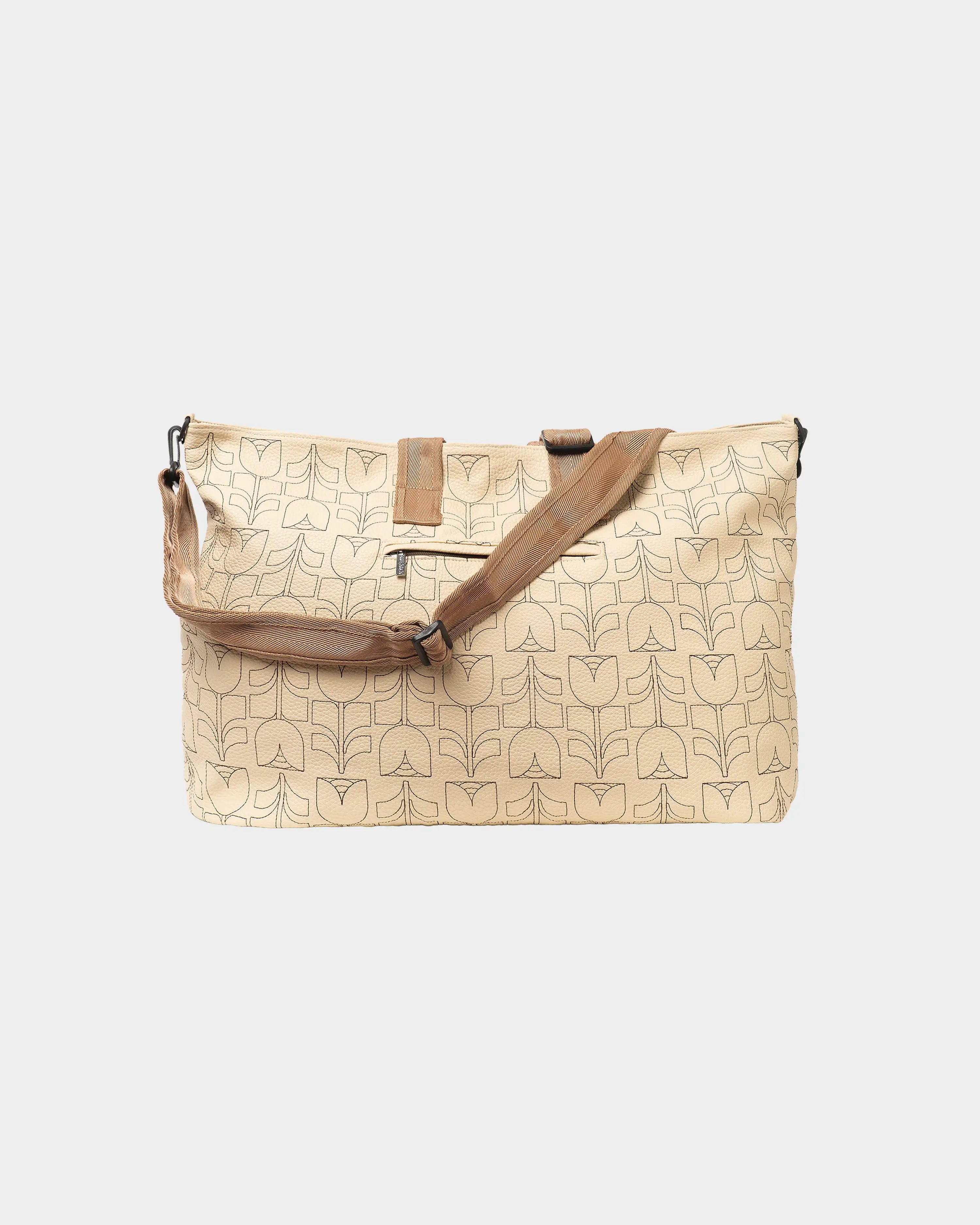 Part of the Flourish Collection
Off white synthetic leather exterior with all-over embroidered Flourish pattern
Adjustable shoulder strap
Spacious 40L capacity
Two exterior zip pockets
Rear zip pocket for quick-access essentials
Interior zip pocket for secure storage
Cabin-size dimensions suitable for most airlines
Weekend bag
Dimensions: 62 × 40 cm
Handmade in Portugal