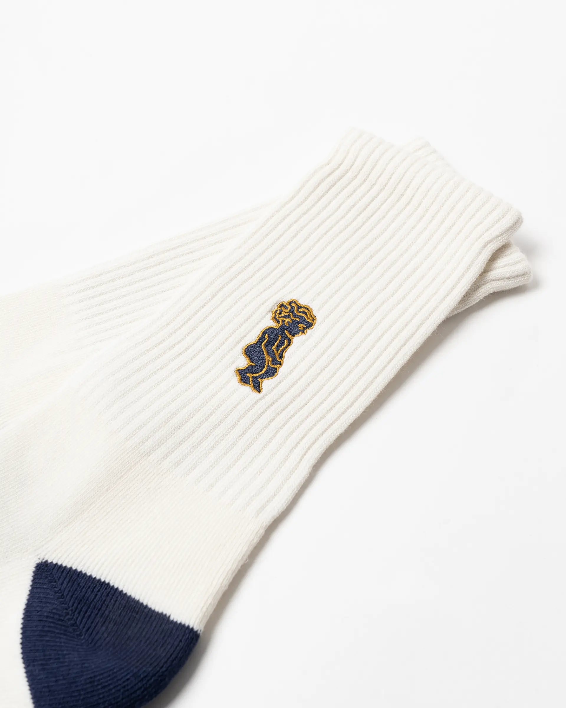 #color_off white/navy
