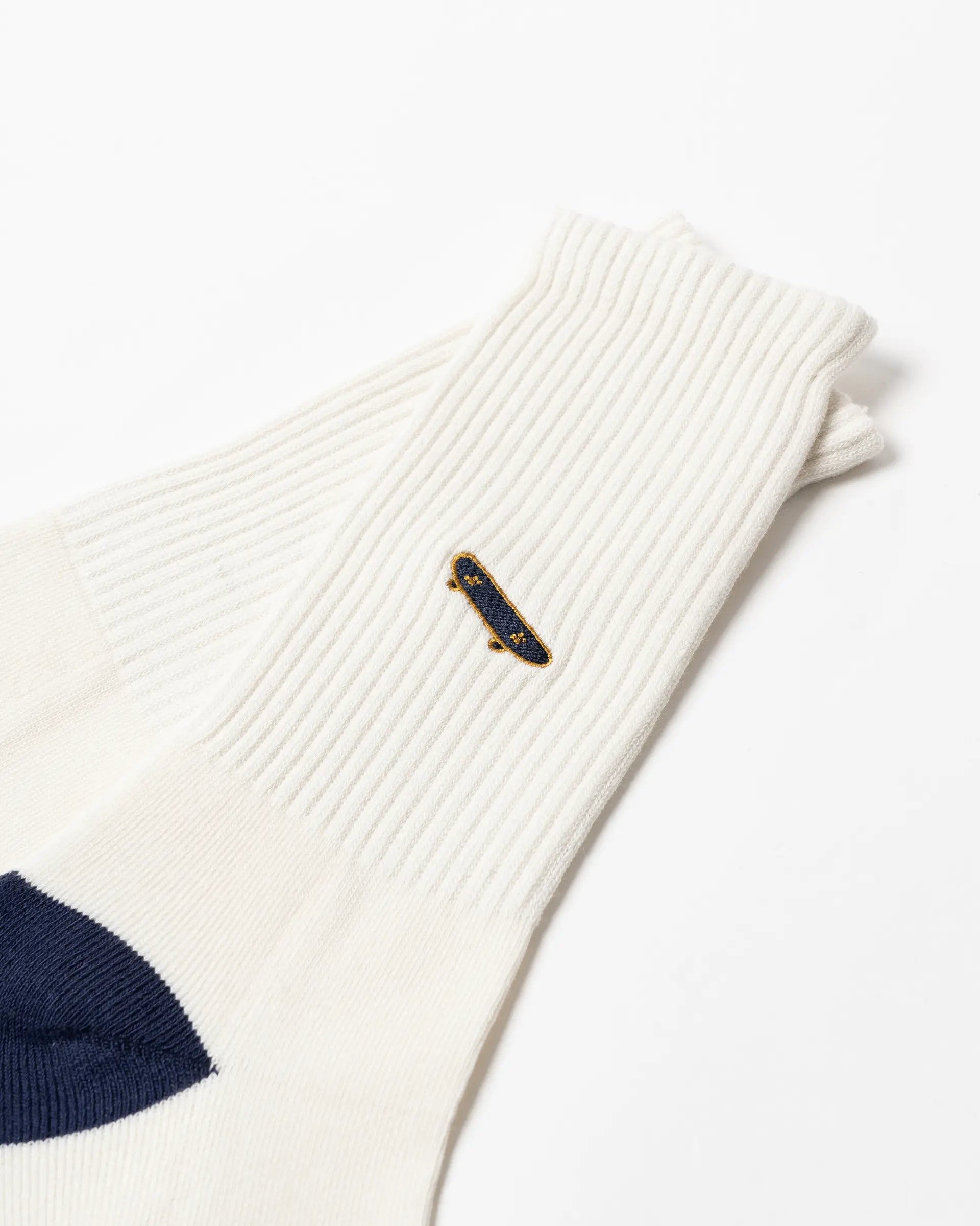 #color_off white/navy