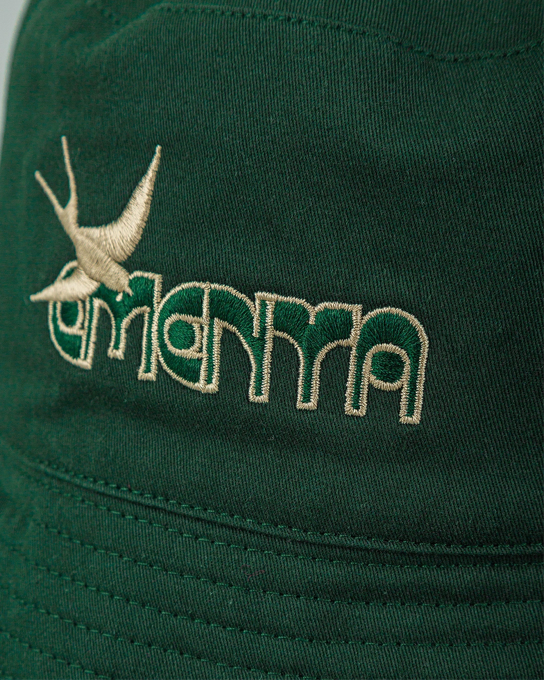 #color_off white/forest green