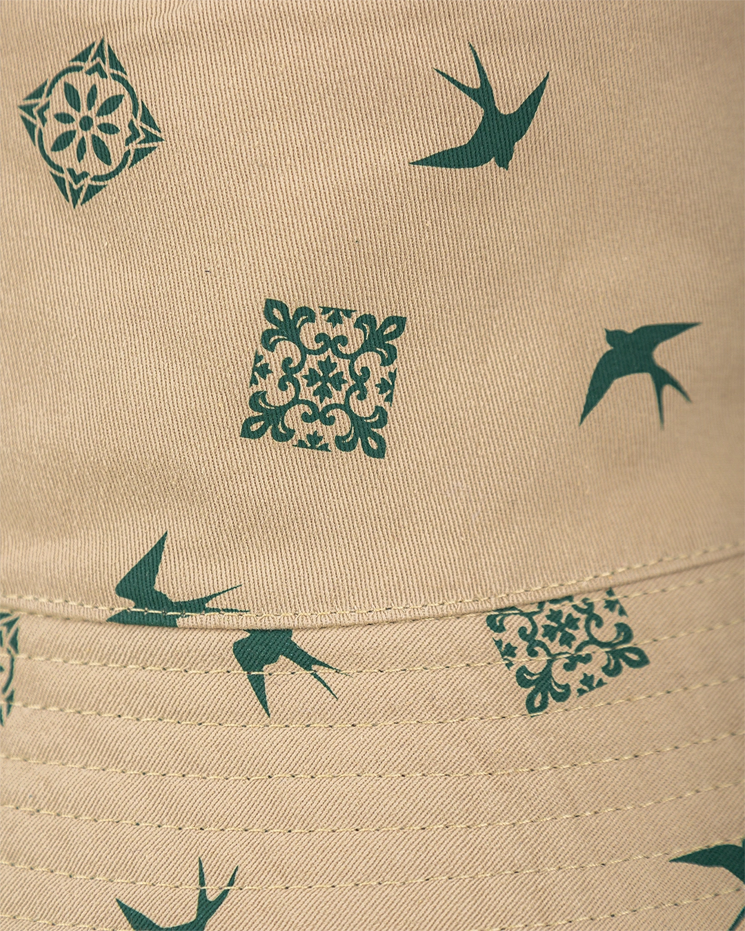 #color_off white/forest green