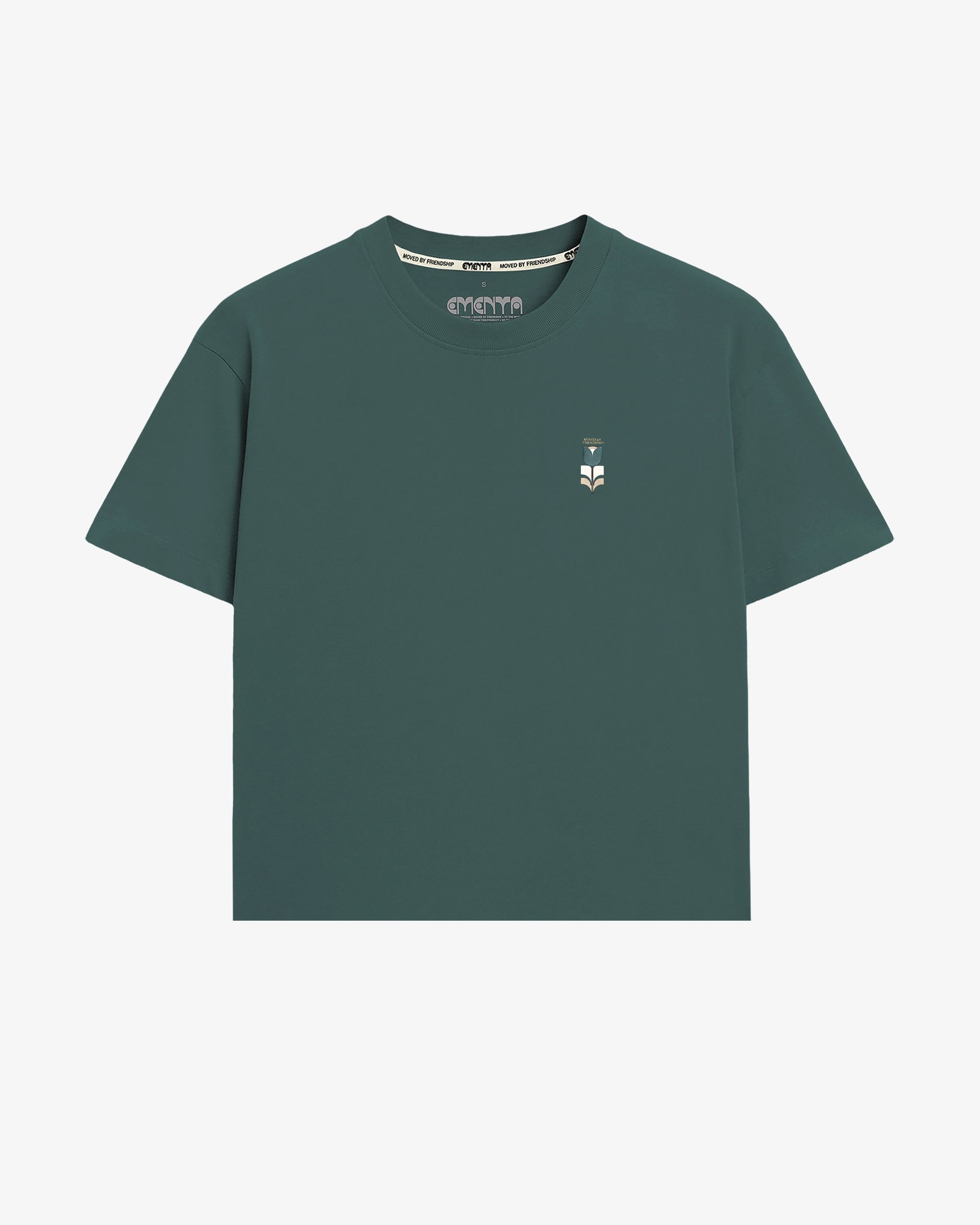 Boxy-fit short sleeve t-shirt designed for everyday wear, featuring the Tulipa artwork from the Flourish collection.
Made from 100% cotton jersey with a soft yet structured feel.
Relaxed boxy fit with dropped shoulders and a slightly cropped silhouette.
Features the Flourish Tulipa artwork printed on the left chest.
Evergreen finish.
Made in Portugal.