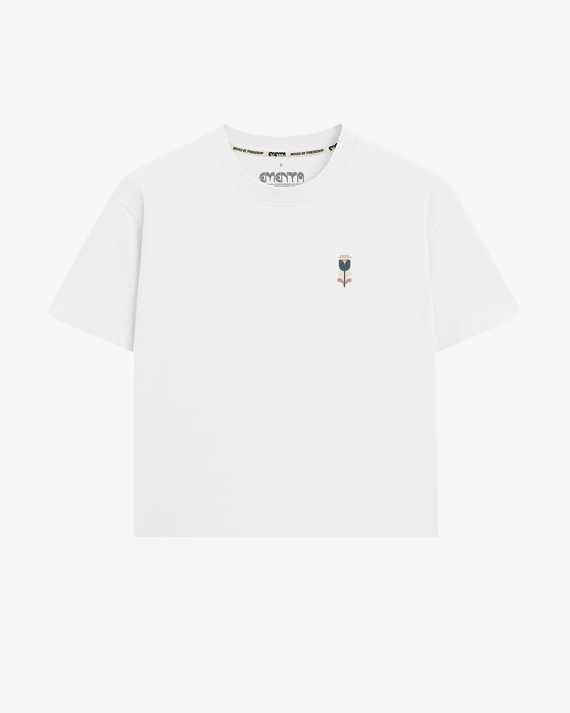 Boxy-fit short sleeve t-shirt designed for everyday wear, featuring the Tulipa artwork from the Flourish collection.
Made from 100% cotton jersey with a soft yet structured feel.
Relaxed boxy fit with dropped shoulders and a slightly cropped silhouette.
Features the Flourish Tulipa artwork printed on the left chest.
White finish.
Made in Portugal.