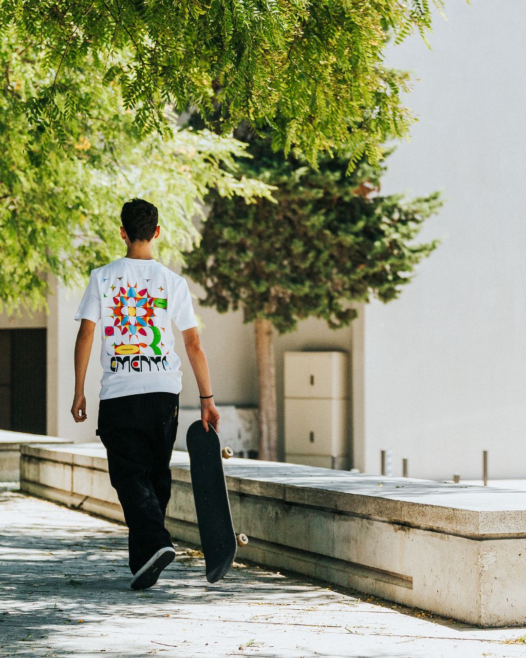 The Maika T-Shirt is made from 100% cotton and produced in Portugal. The design is a limited edition, digitally created by our in-house artist team. This t-shirt offers a relaxed fit and is suitable for everyday wear.