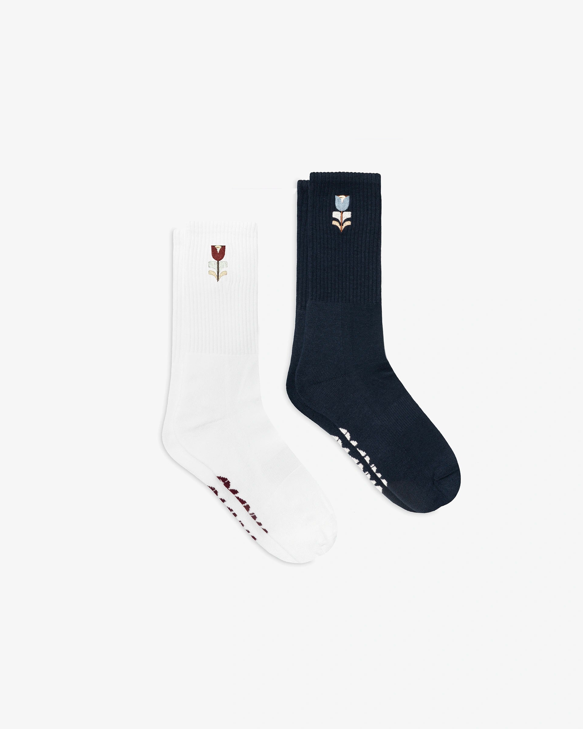 Part of the Flourish Collection
Pack of 2 pairs
Colors: Navy and White
Ribbed crew socks
Signature Flourish embroidery
Cushioned sole for added comfort
Material: 80% Cotton | 17% Polyamide | 3% Elastane
Reinforced heel and toe
Made in Portugal