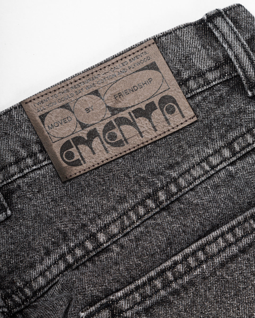 Regular-fit pants made with 100% cotton, in black fade-out denim and designed for maximum comfort and easy movement. These pants feature the Ikon logo embroidered on the back pocket.