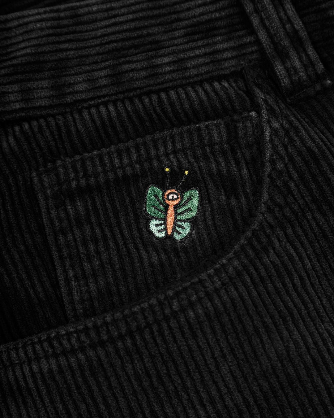 Artist Edition
100% cotton corduroy material
Baggy fit
Embroidery design on the front pocket
Bebucho design embroidered on the back pocket
Deep side pockets for functionality

Double-stitched seams for durability