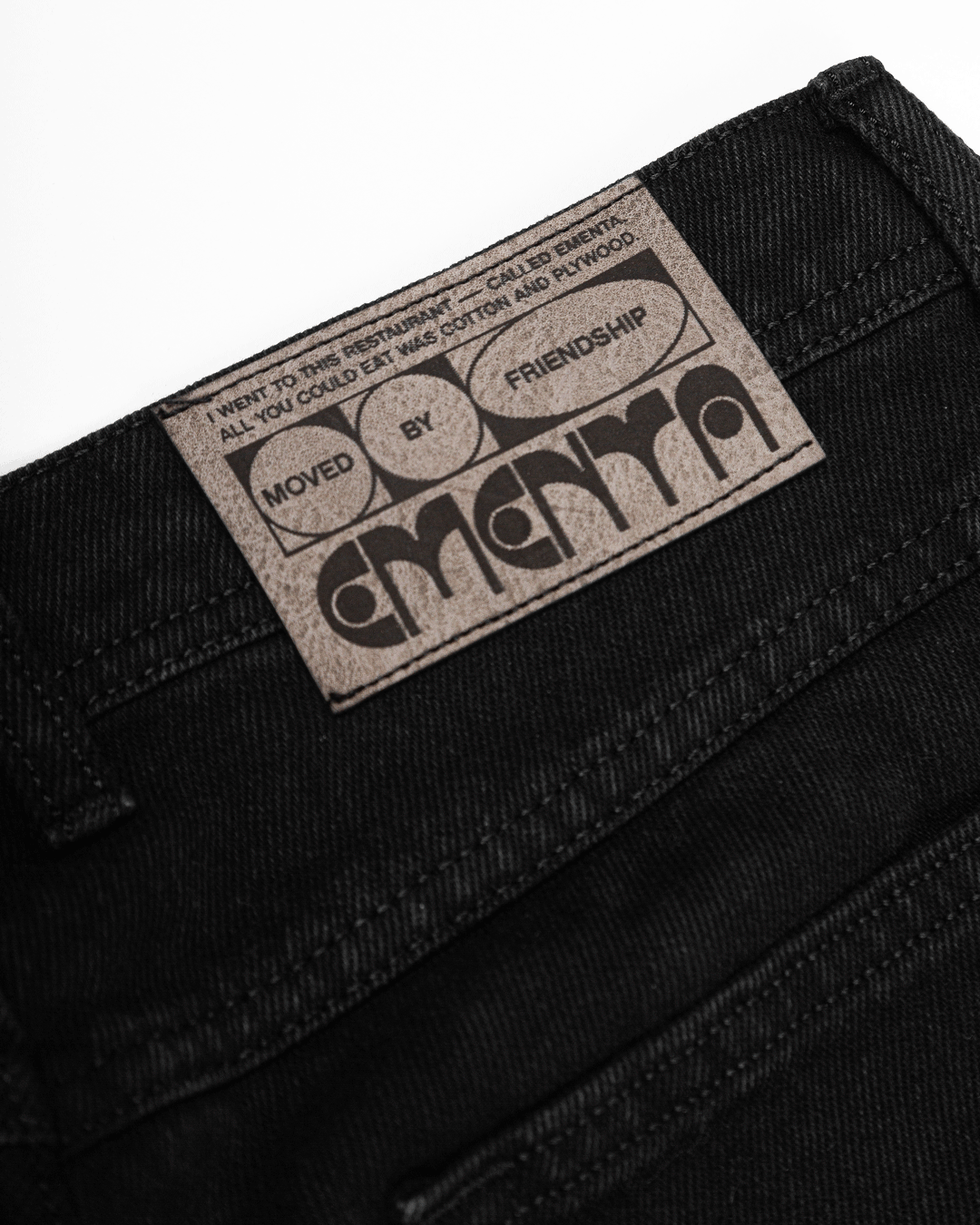 Regular-fit pants made with 100% cotton, in black denim and designed for maximum comfort and easy movement. These pants feature the Ikon logo embroidered on the back pocket.