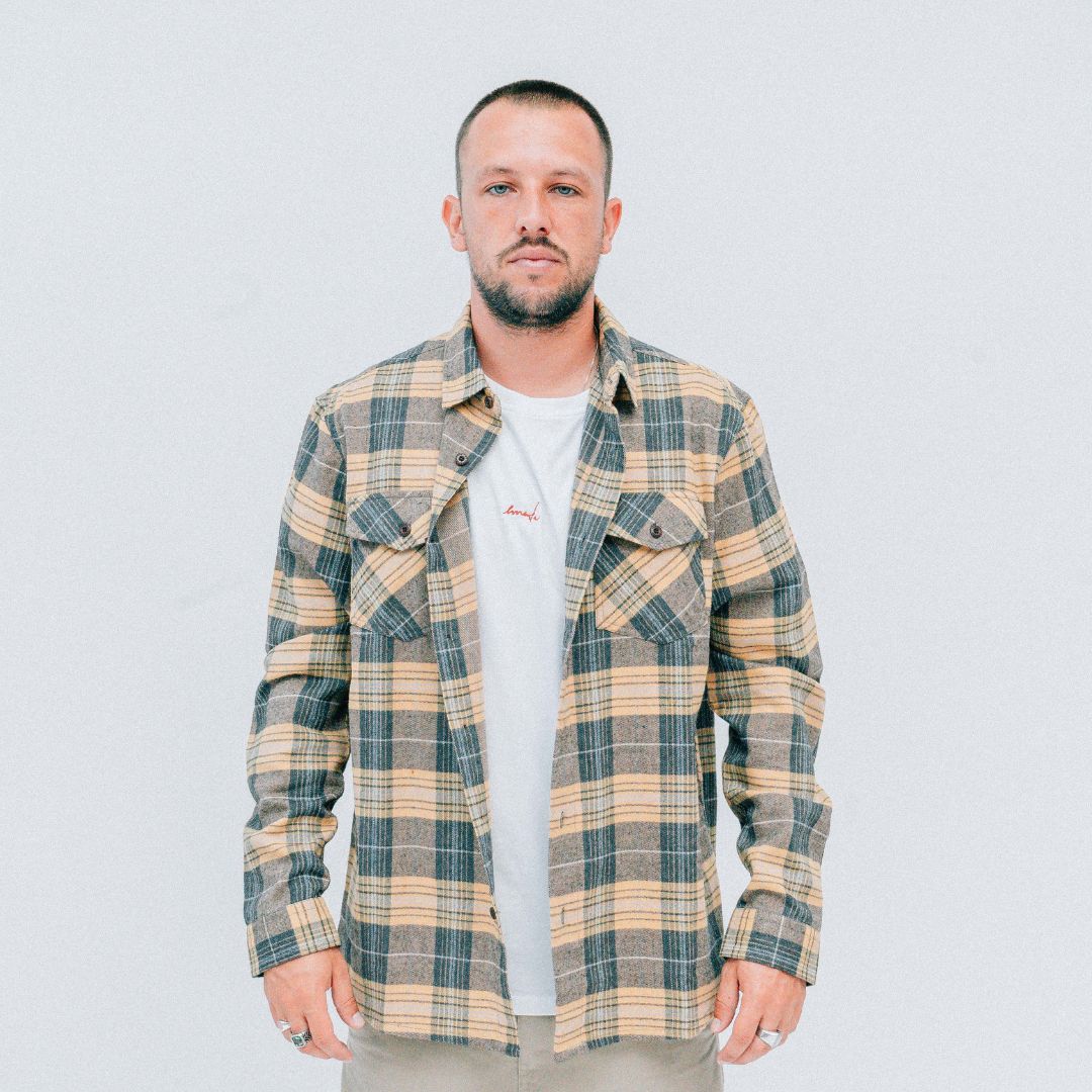 This flannel shirt in yellow tones, is crafted from durable spine twill, offering a blend of comfort and understated style. Its relaxed silhouette makes it an easy choice for casual wear while maintaining a clean, timeless look.