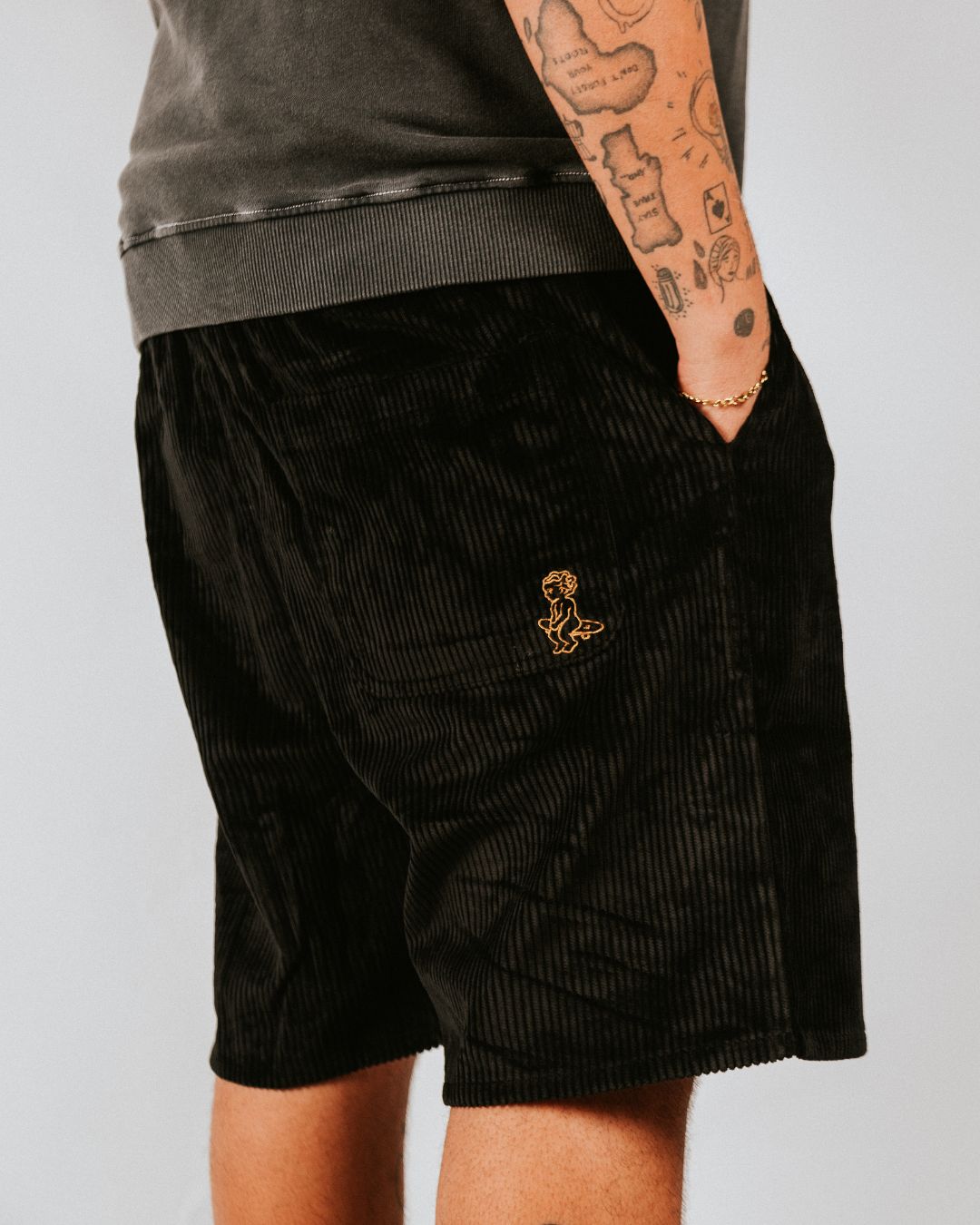 These corduroy black walk shorts offer a comfortable loose fit, making them perfect for all-day wear. Designed with an elasticated waistband for added comfort and flexibility, these shorts ensure a relaxed style. A liquid-resistant coating adds practical durability.

The shorts feature an embroidered signature logo in gold on the front, while the Ikon logo is subtly embroidered on the back.